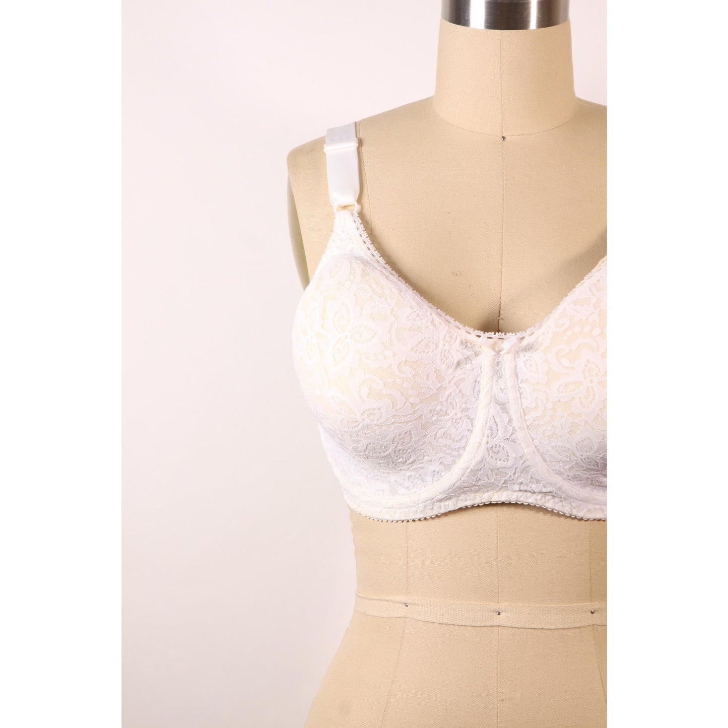 1980s Sheer White Floral Lace Bow Detail Bra by Bali-40D