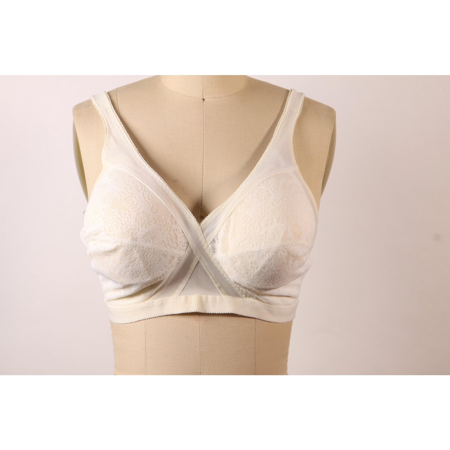 1970s Sheer Floral White Lace Light Padded Bra by Montgomery Ward-40C
