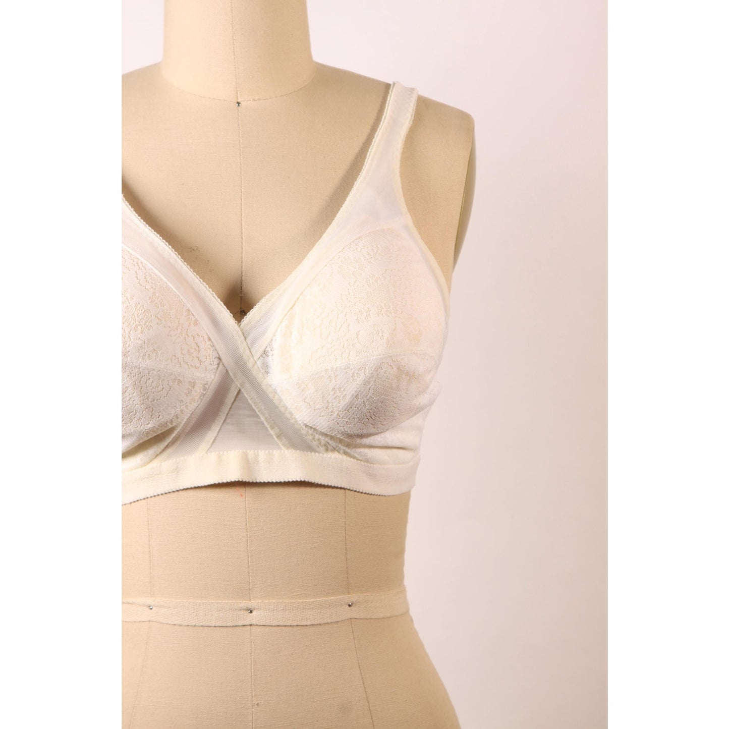 1970s Sheer Floral White Lace Light Padded Bra by Montgomery Ward-40C