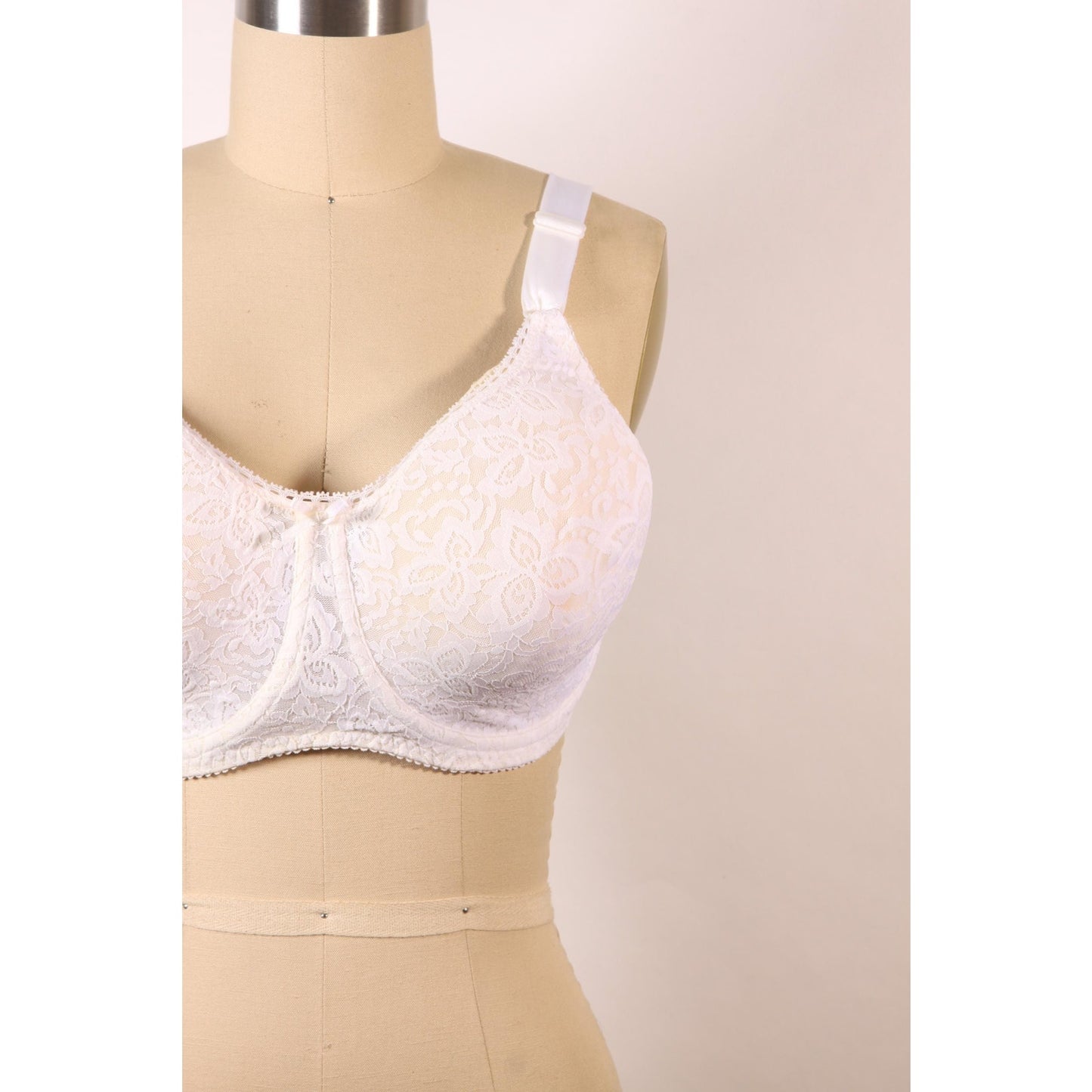 1980s Sheer White Floral Lace Bow Detail Bra by Bali-40D
