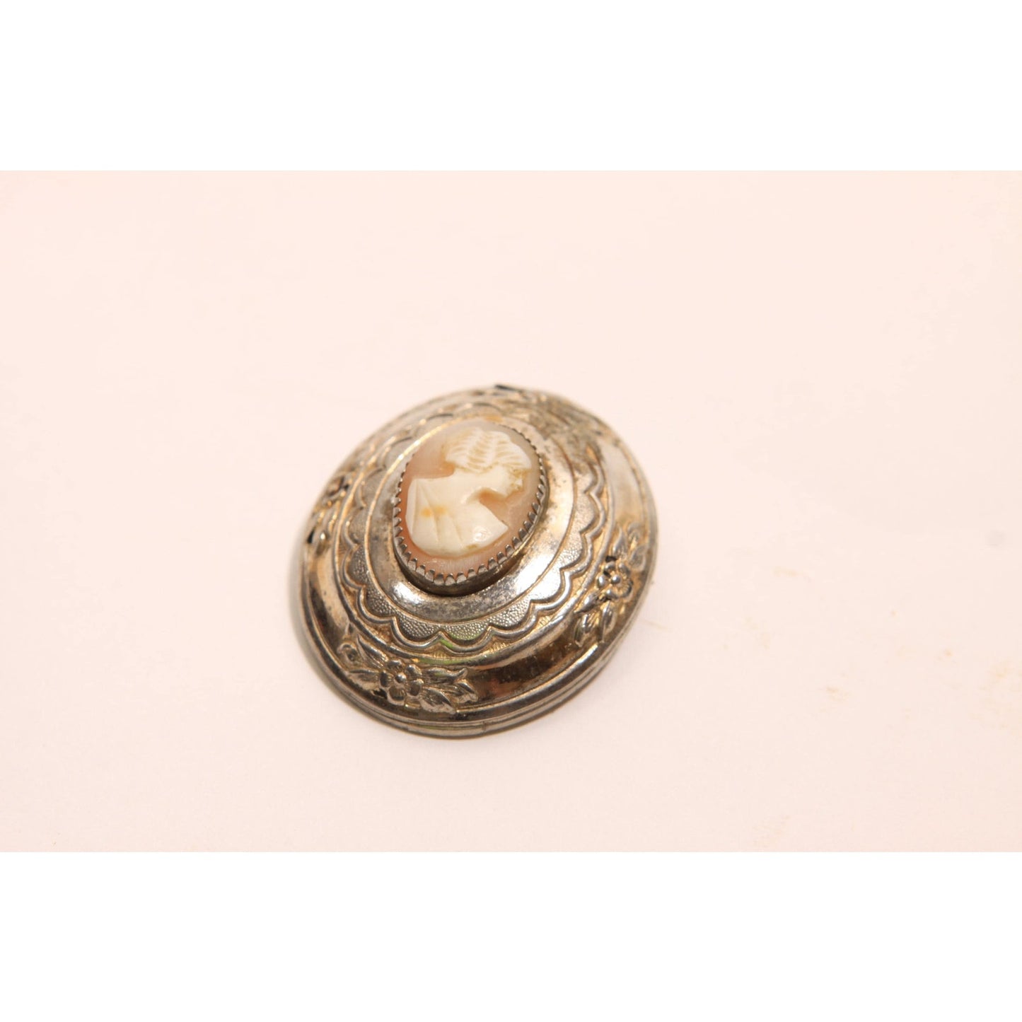 1950s 1960s Pink and Cream Cameo Silver Tone Metal Oval Brooch by Coro