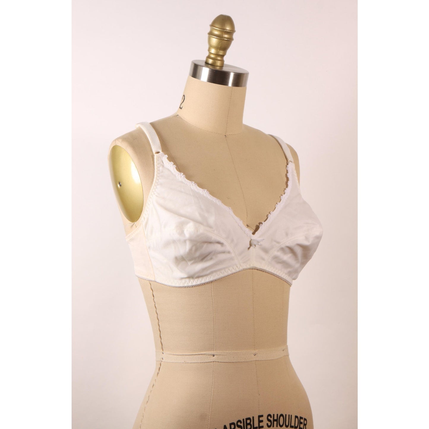 1970s White Lace Trim Bow Detail Bra by Maidenform-38B
