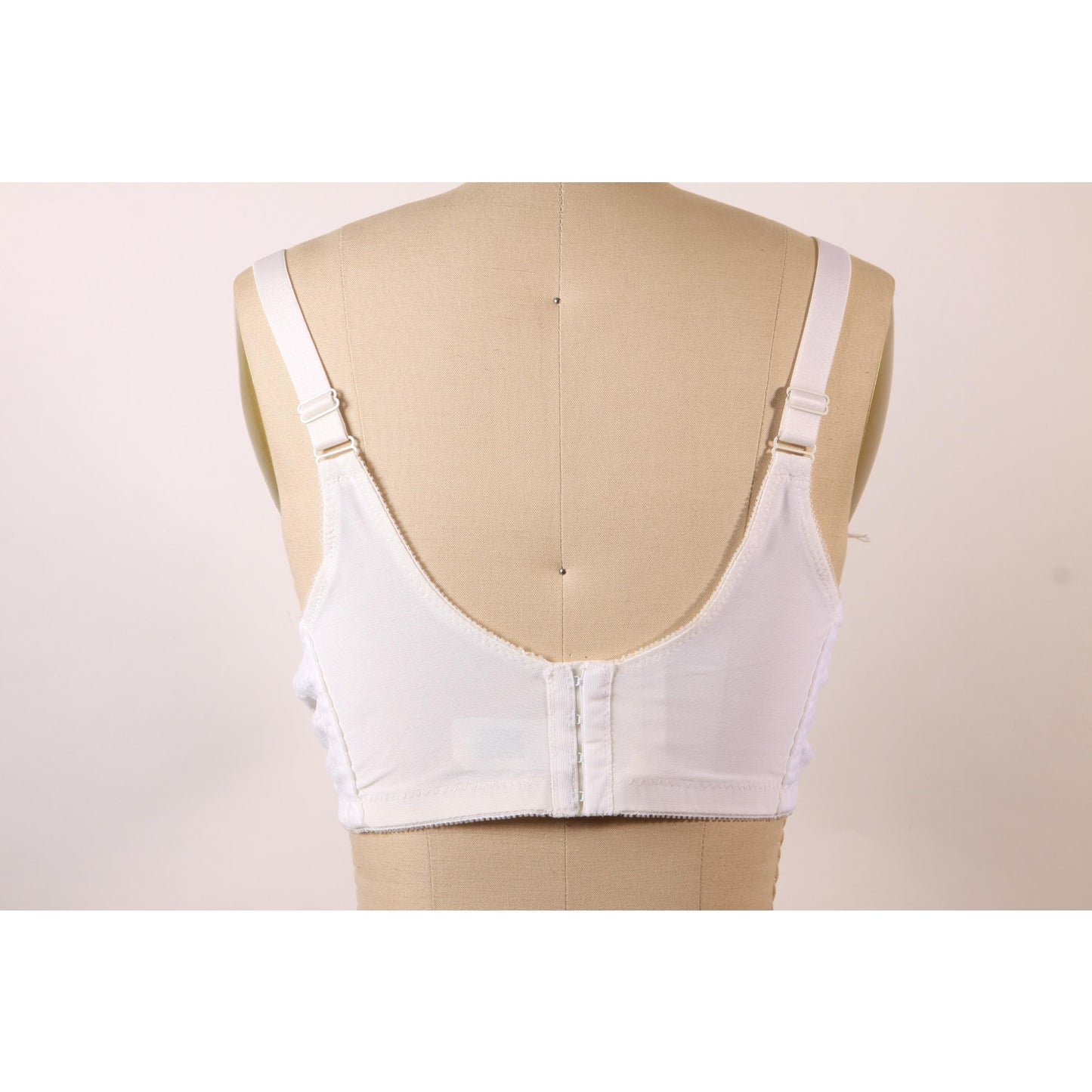 1970s White Light Padded Floral Lace Floral Detail Bra by Jodee Surgical-40C