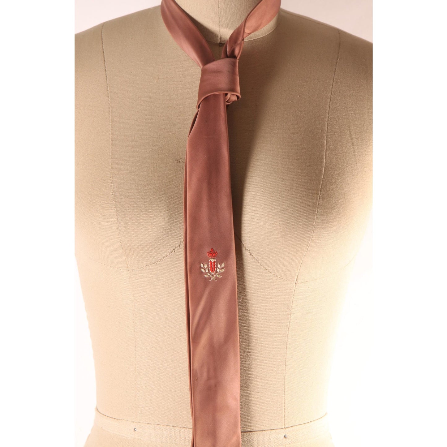 1950s 1960s Brown Crest Necktie Tie