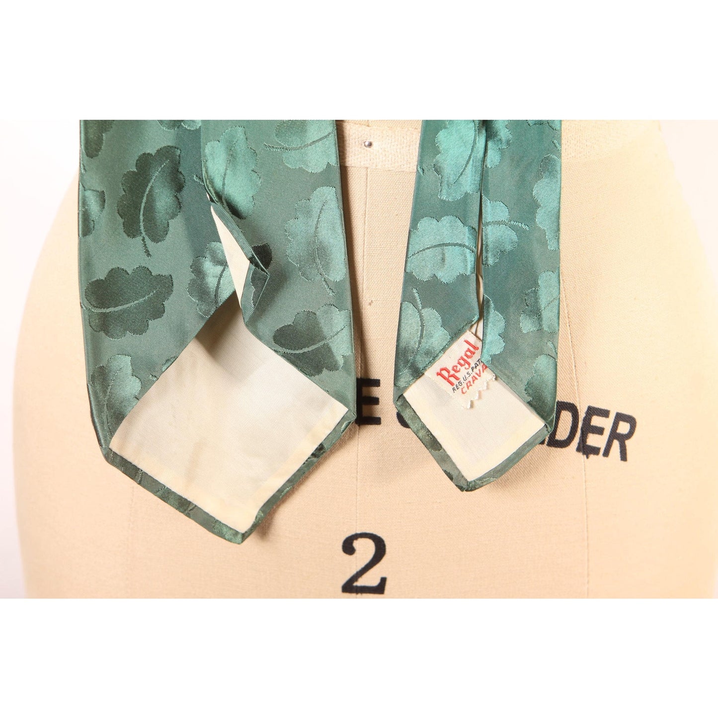 1950s Green Novelty Print Leaf Pattern Necktie Tie by Regal
