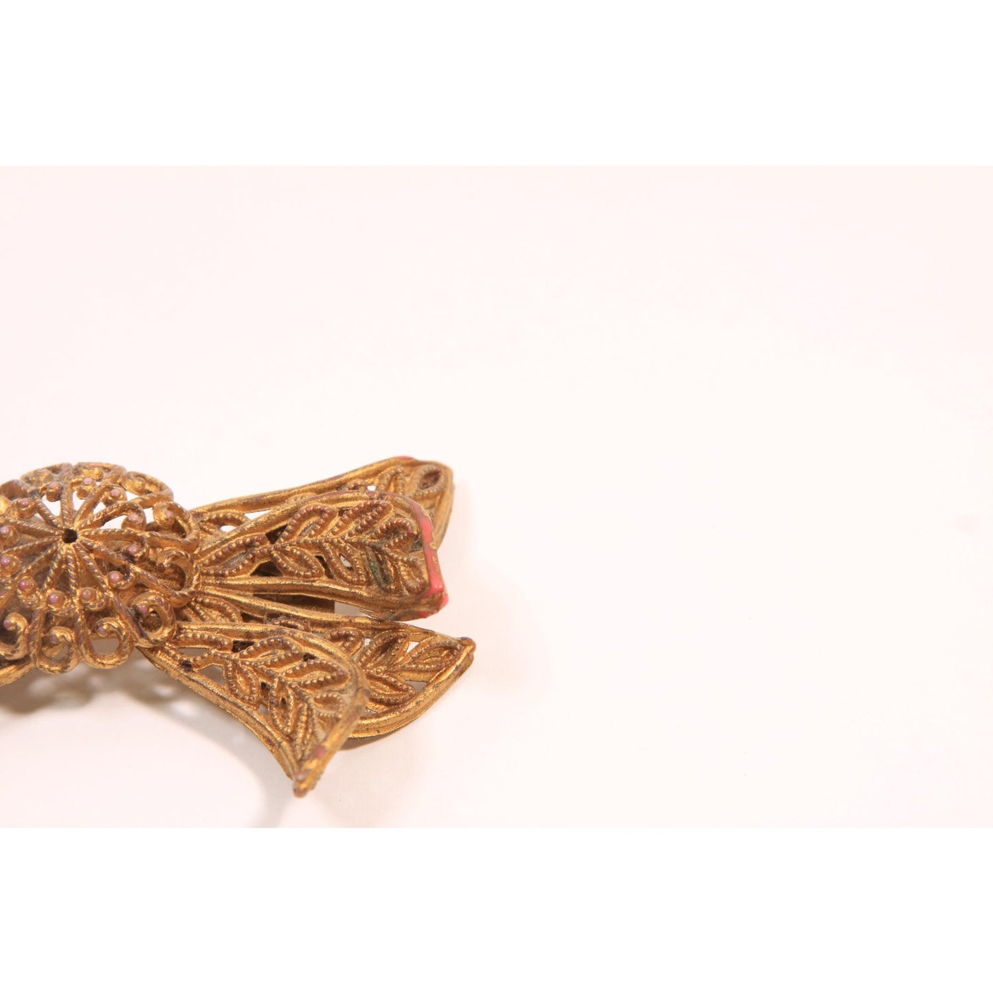 1940s Novelty Gold Tone Plastic Celluloid Bow Brooch