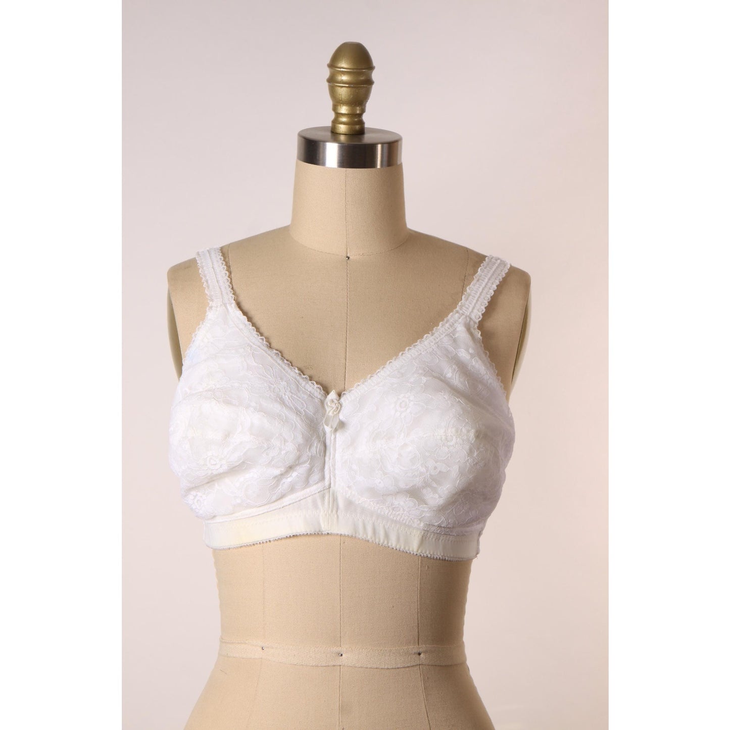1970s White Floral Lace Floral Bow Detail Padded Bra by Jodee Surgical-40C
