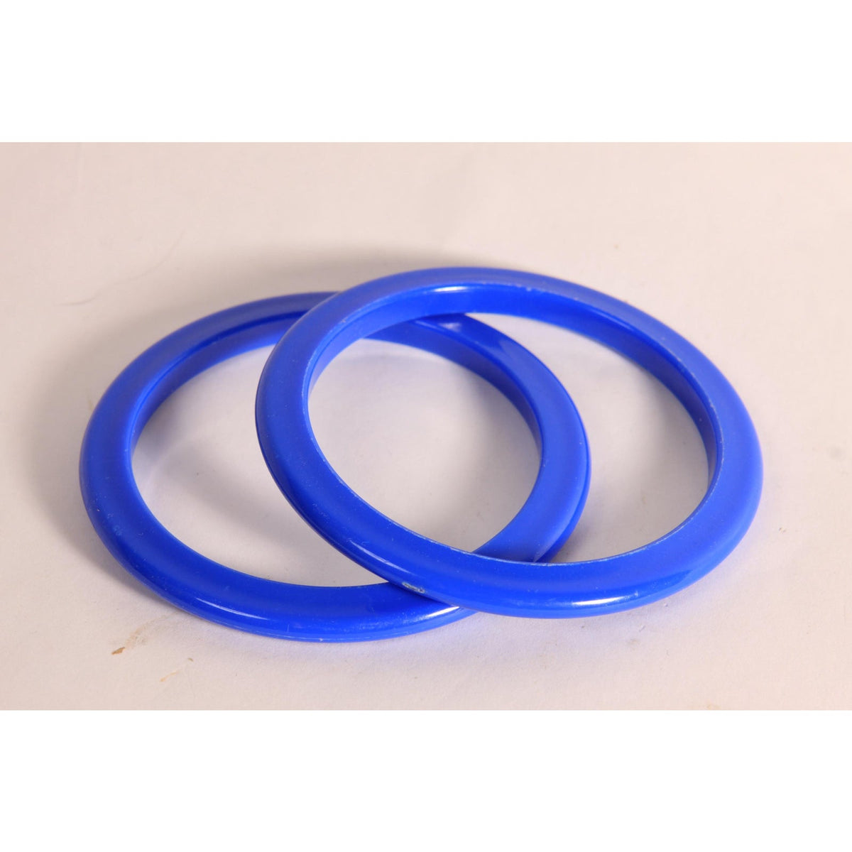 1980s Blue Costume Jewelry Plastic Thin Bangle Bracelet