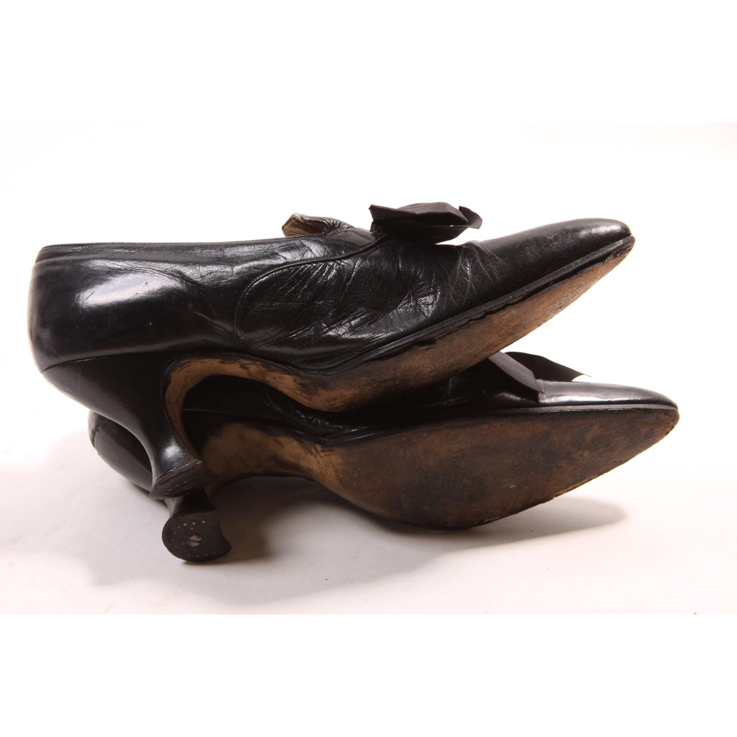 Antique 1910s Edwardian Black Pointed Toe Bow Detail Leather High Heel Pump Shoes by W & W Shoe Company Springfield MO