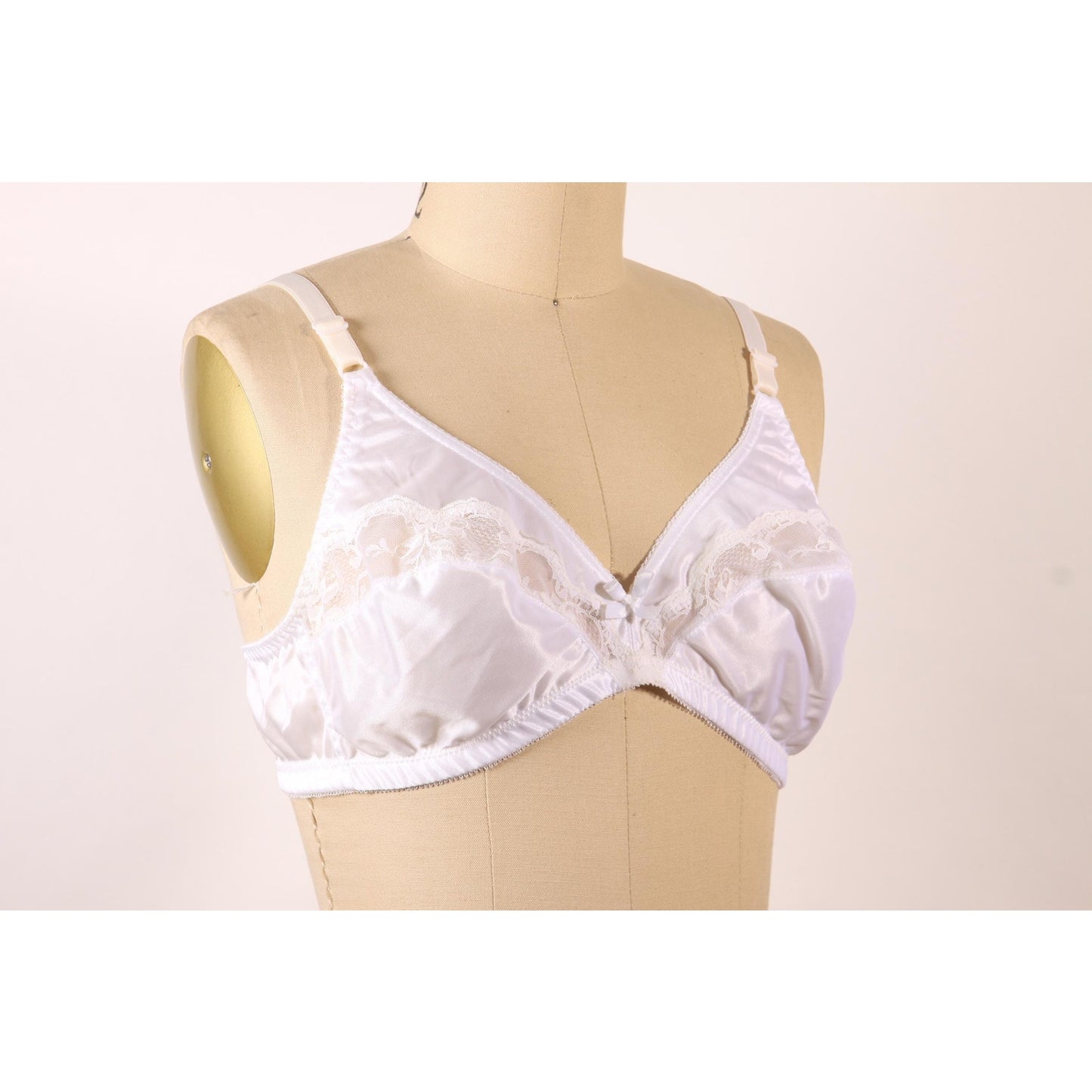 1970s 1980s White Sheer Floral Lace Trim Bow Detail Bra by Bali-38B
