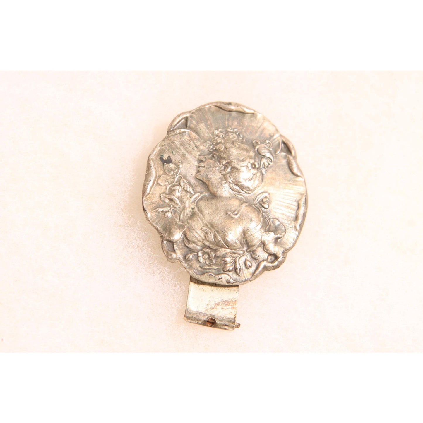 1930s Art Nouveau Silver Tone Metal Embossed Gibson Girl Belt Dress Clip