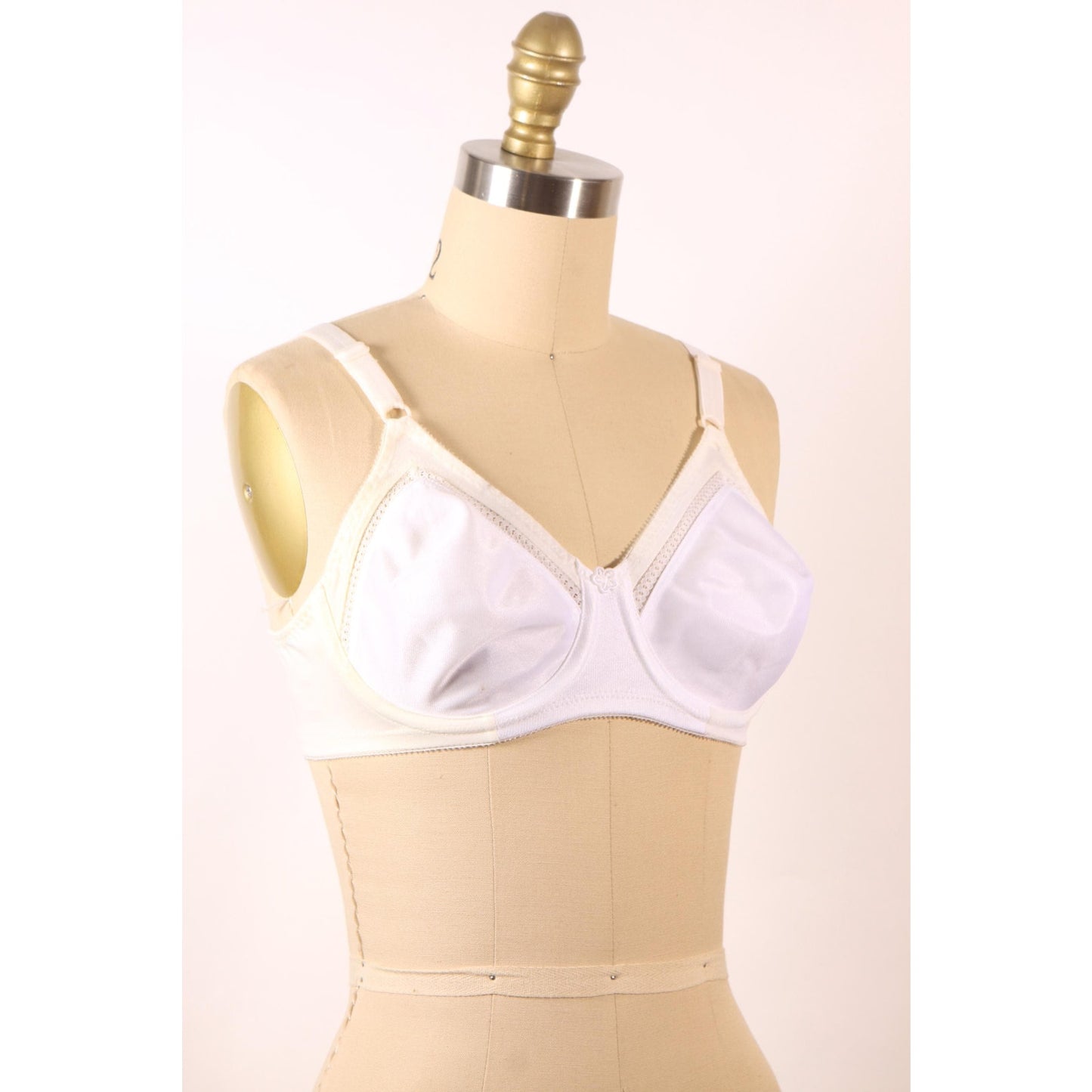1970s White Lace Trim Floral Detail Bra by Support Can Be Beautiful-36B