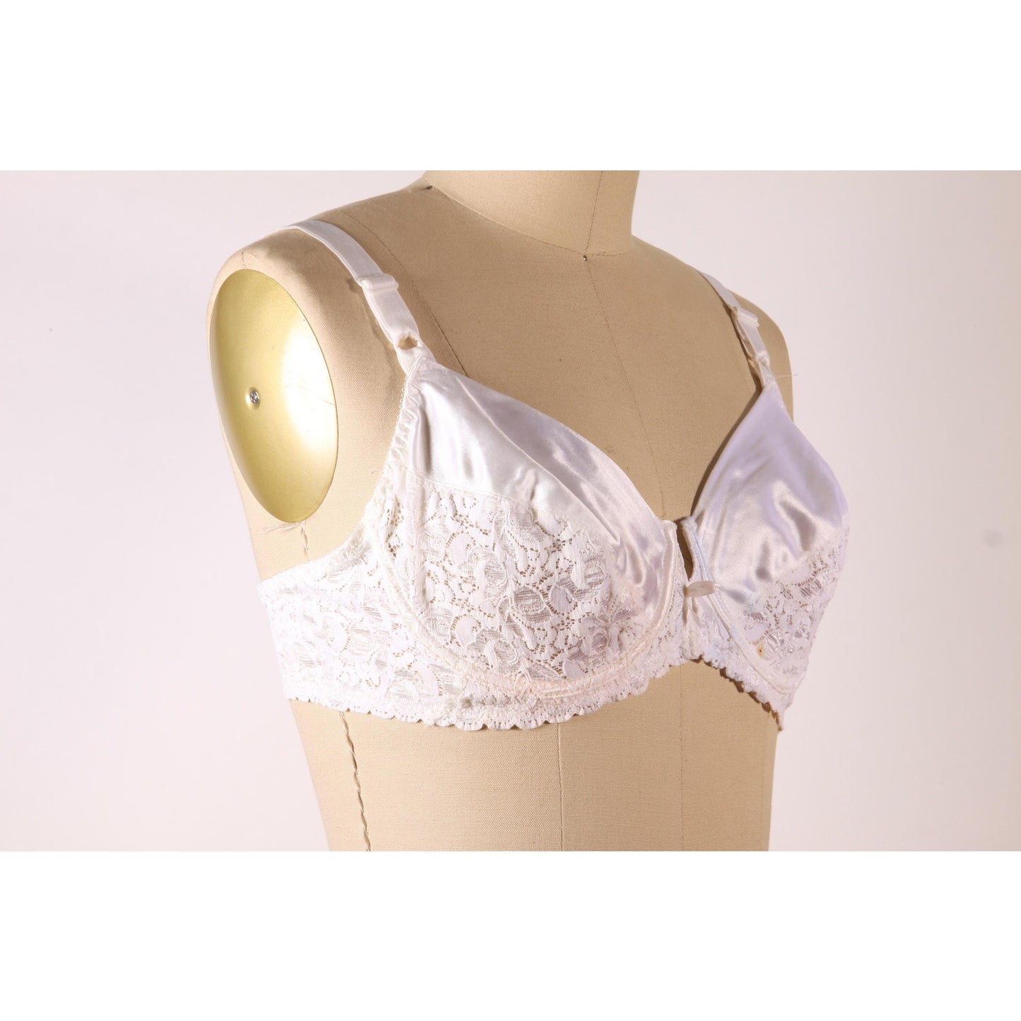 1970s 1980s White Sheer Floral Lace Bow Detail Bra by Rendezvous Maidenform-38B