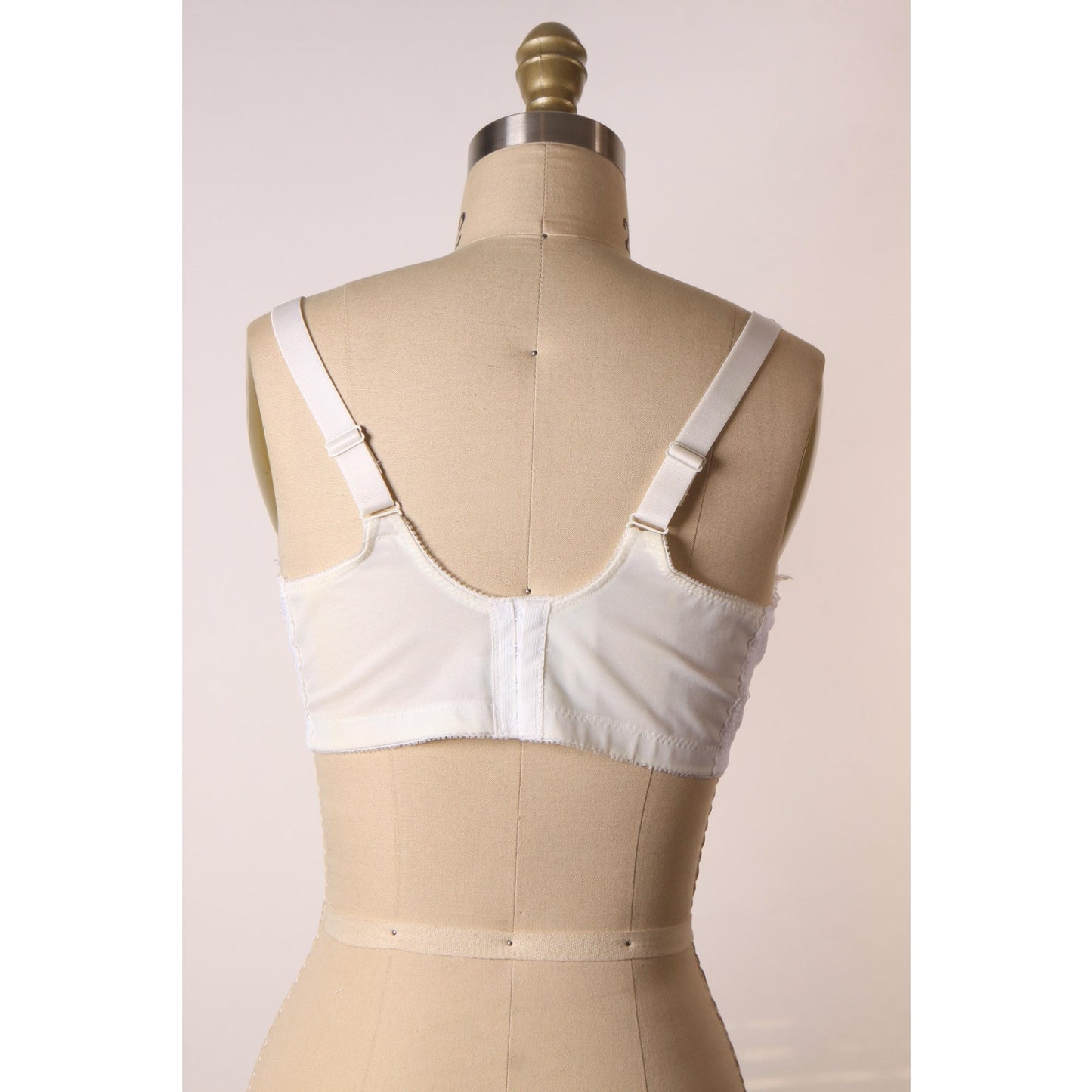 1970s White Floral Lace Floral Bow Detail Padded Bra by Jodee Surgical-40C