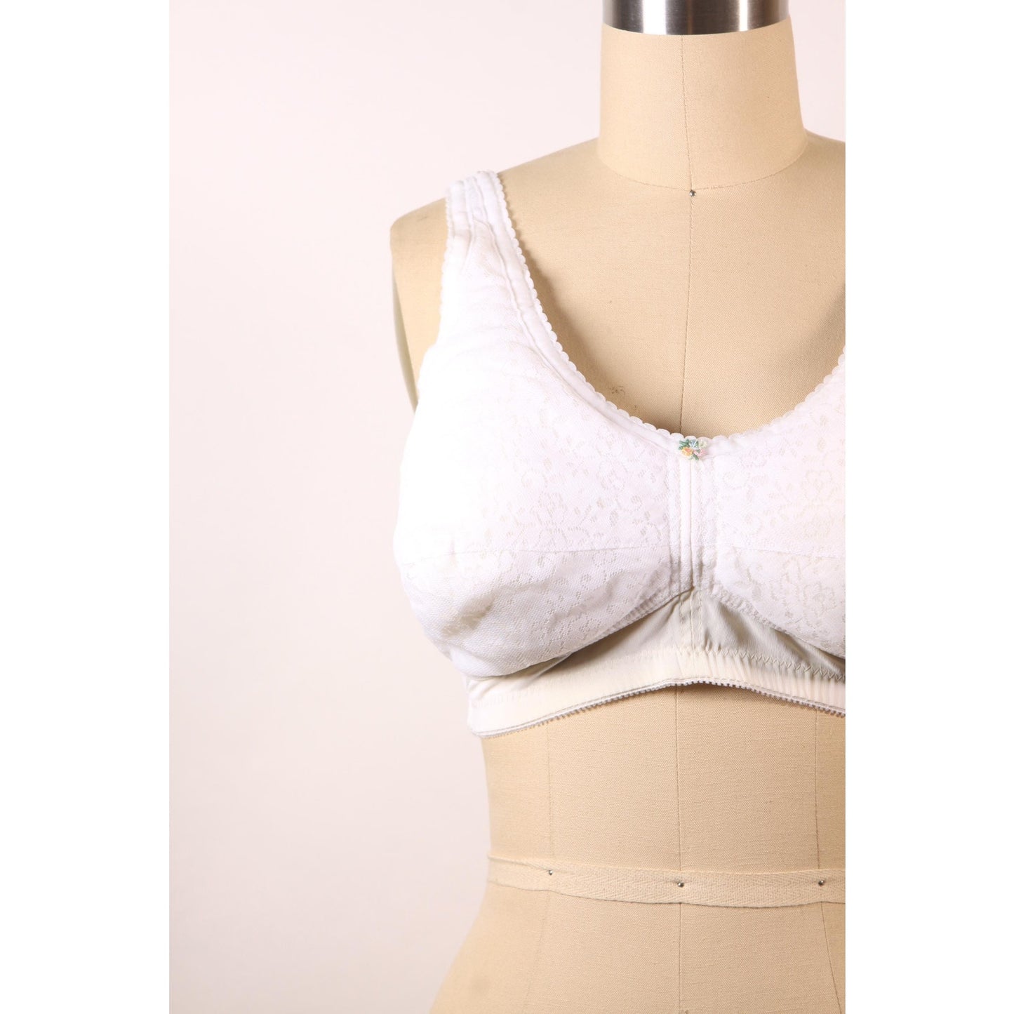 1970s White Light Padded Floral Lace Floral Detail Bra by Jodee Surgical-40C