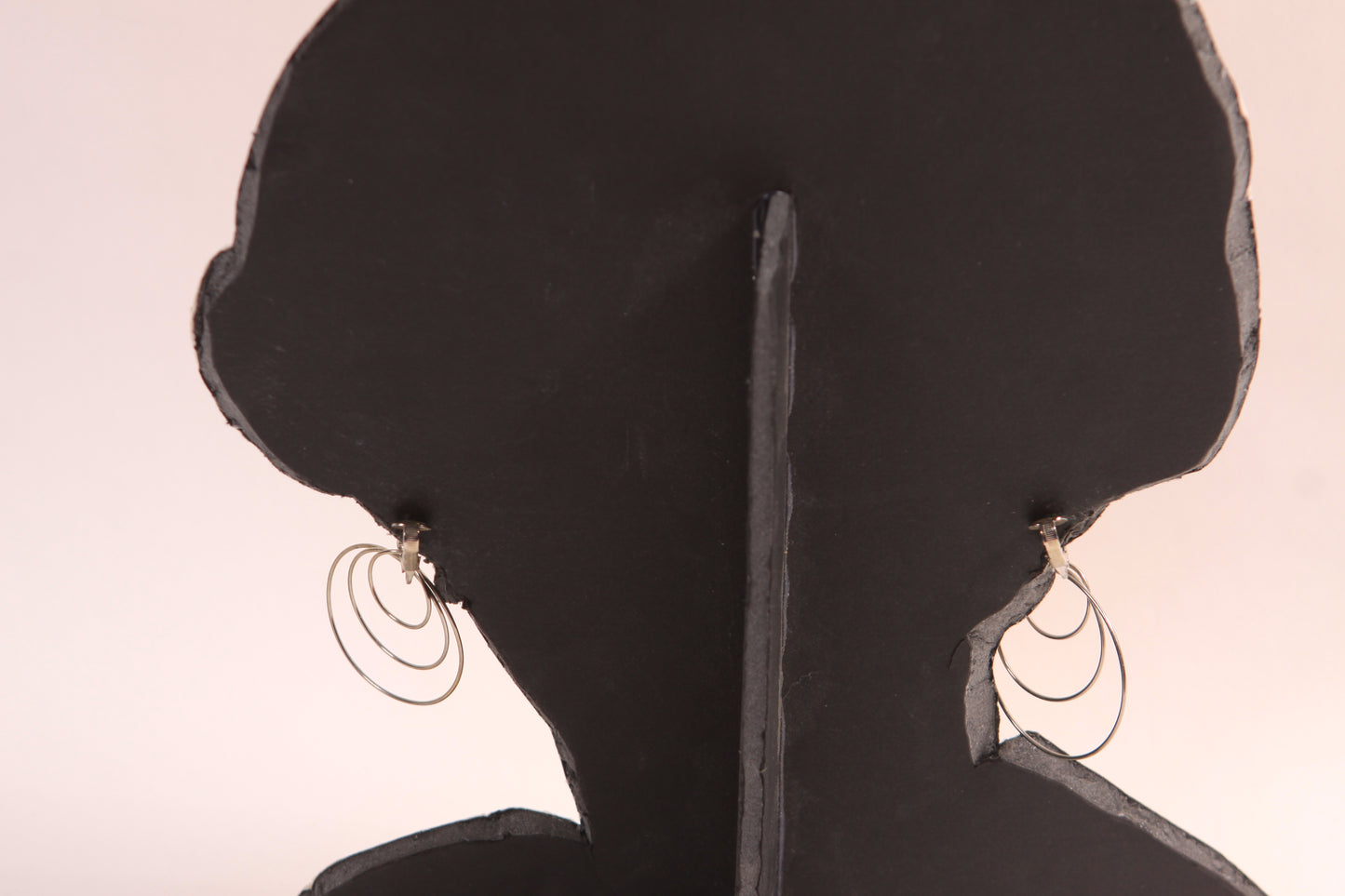 1950s 1960s Silver Tone Metal Triple Hoop Clip On Earrings 