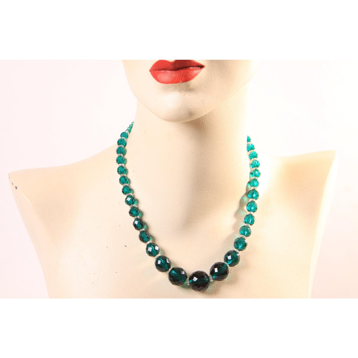 1950s Emerald Green and Clear Glass Faceted Graduated Formal Beaded Necklace