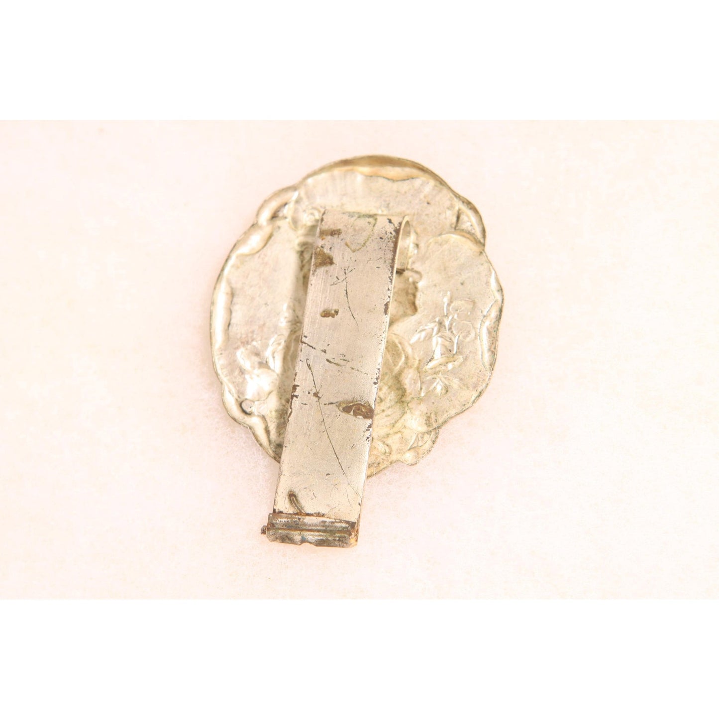 1930s Art Nouveau Silver Tone Metal Embossed Gibson Girl Belt Dress Clip