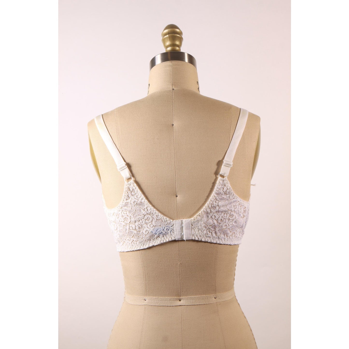 1970s 1980s White Sheer Floral Lace Bow Detail Bra by Rendezvous Maidenform-40C