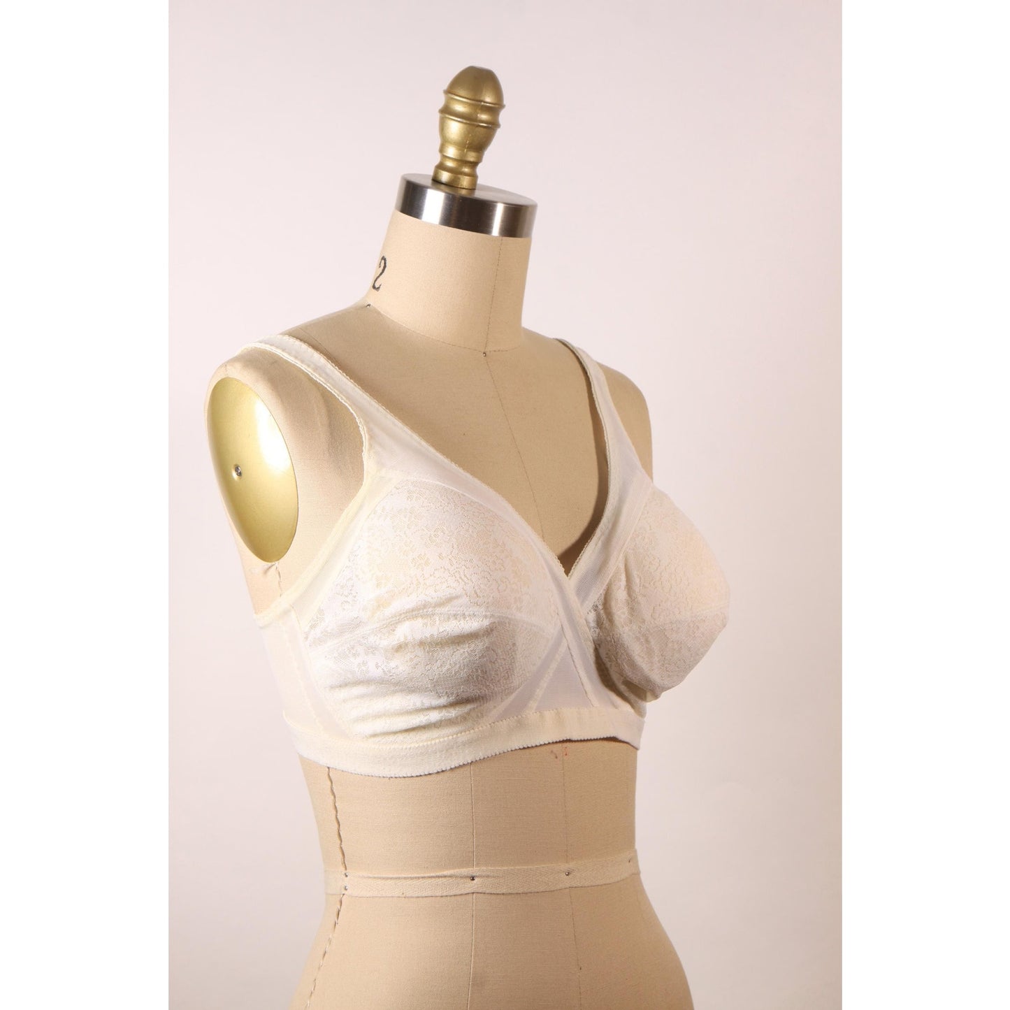 1970s Sheer Floral White Lace Light Padded Bra by Montgomery Ward-40C