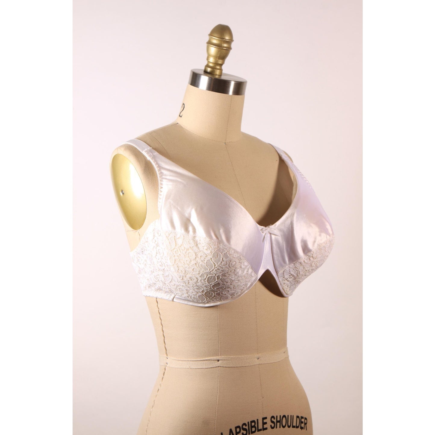 1970s 1980s White Floral Lace Bow Detail Bra by Rendezvous Maidenform-38D