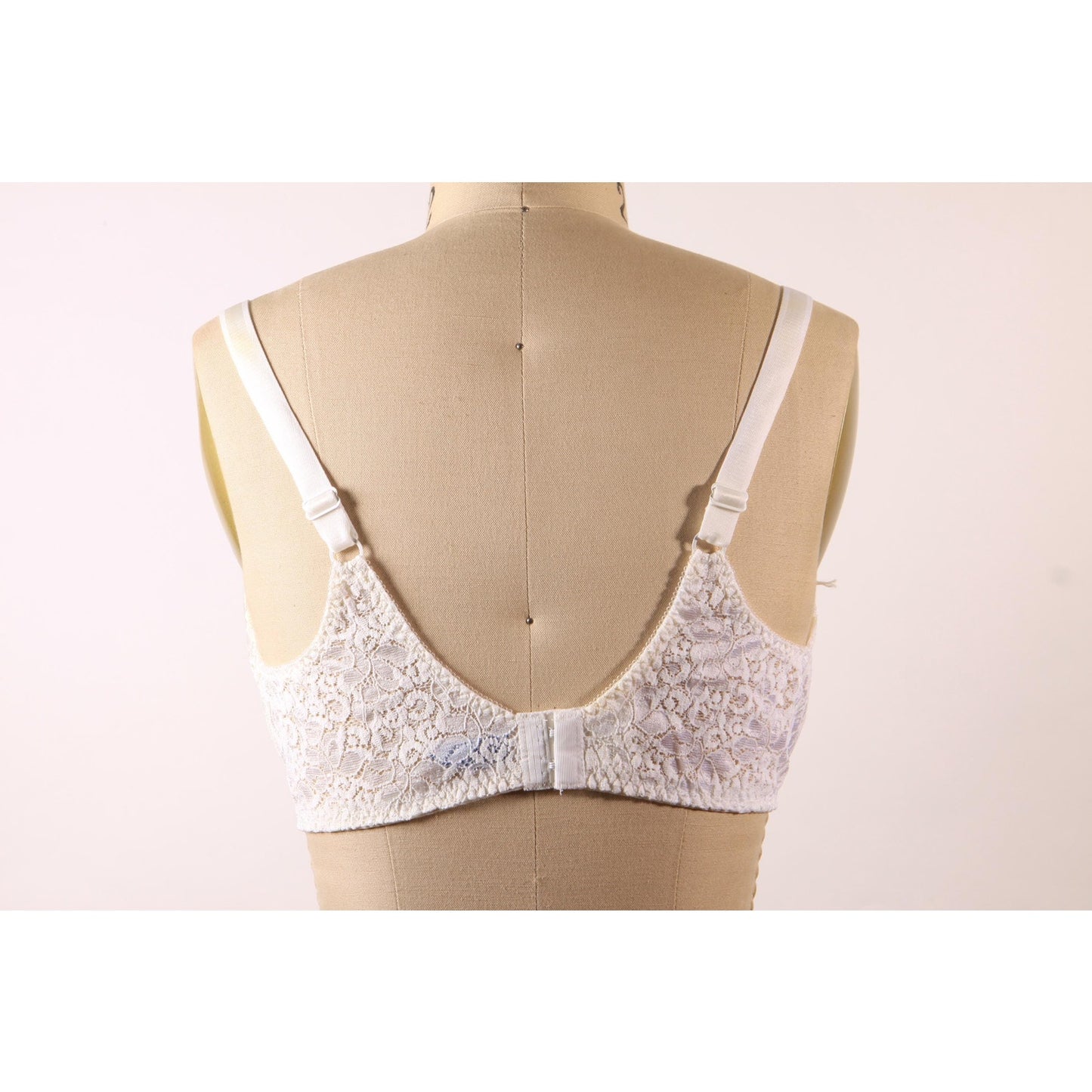 1970s 1980s White Sheer Floral Lace Bow Detail Bra by Rendezvous Maidenform-40C