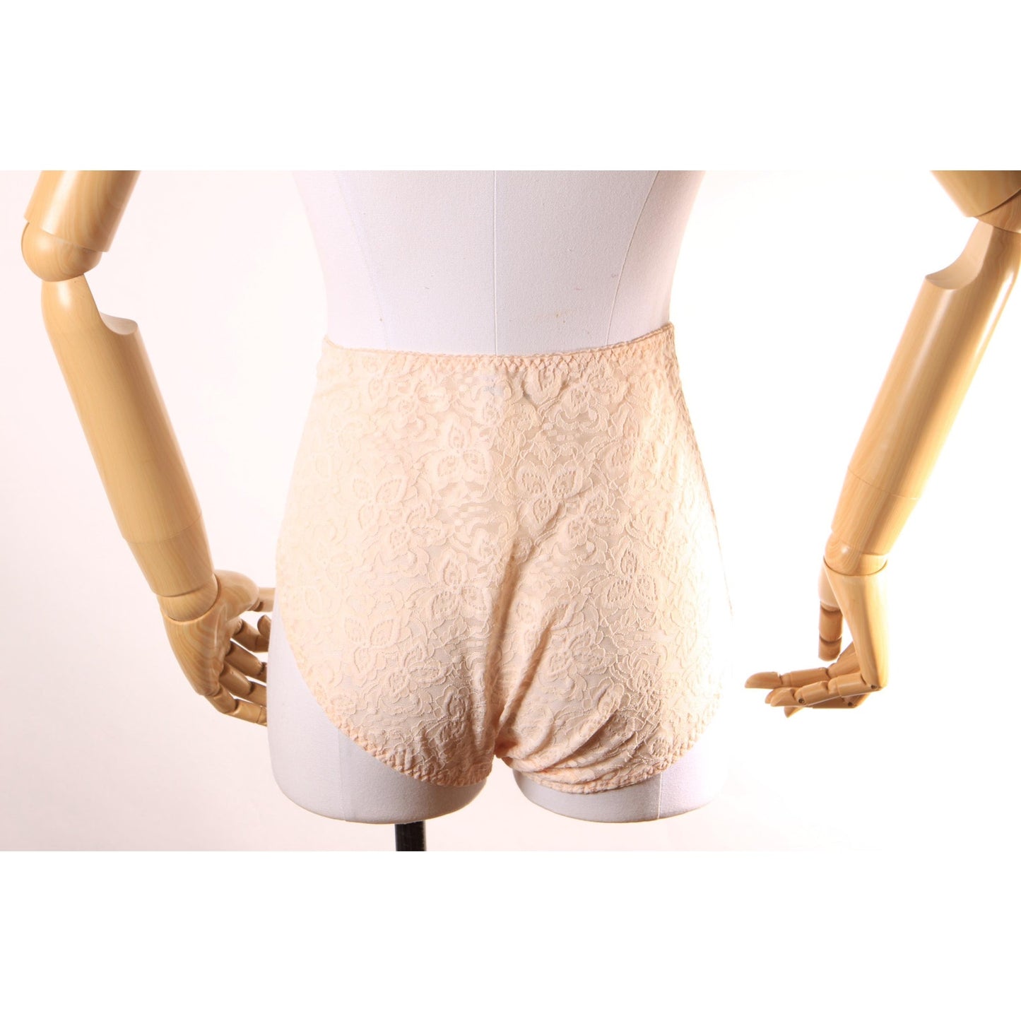 Late 1970s Early 1980s Peach Pink Floral Lace High Waisted Floral Detail Underwear Panties by Bali-XL