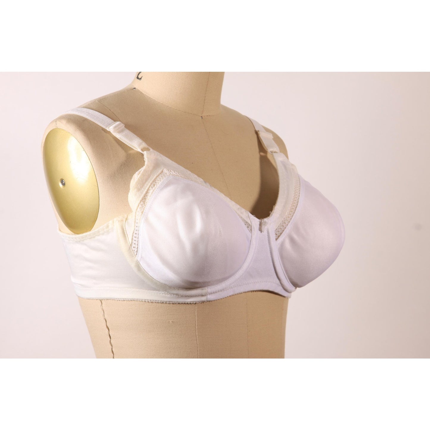 1970s White Lace Trim Floral Detail Bra by Support Can Be Beautiful-38B