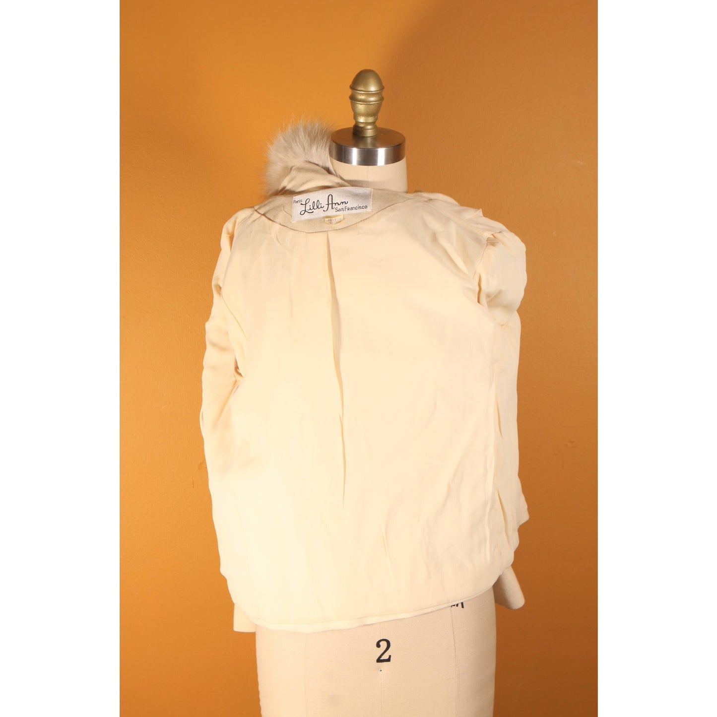 Early 1960s Cream Off White Button Down Fox Fur Scarf Collar Long Sleeve Suit Jacket by Lilli Ann -M-L