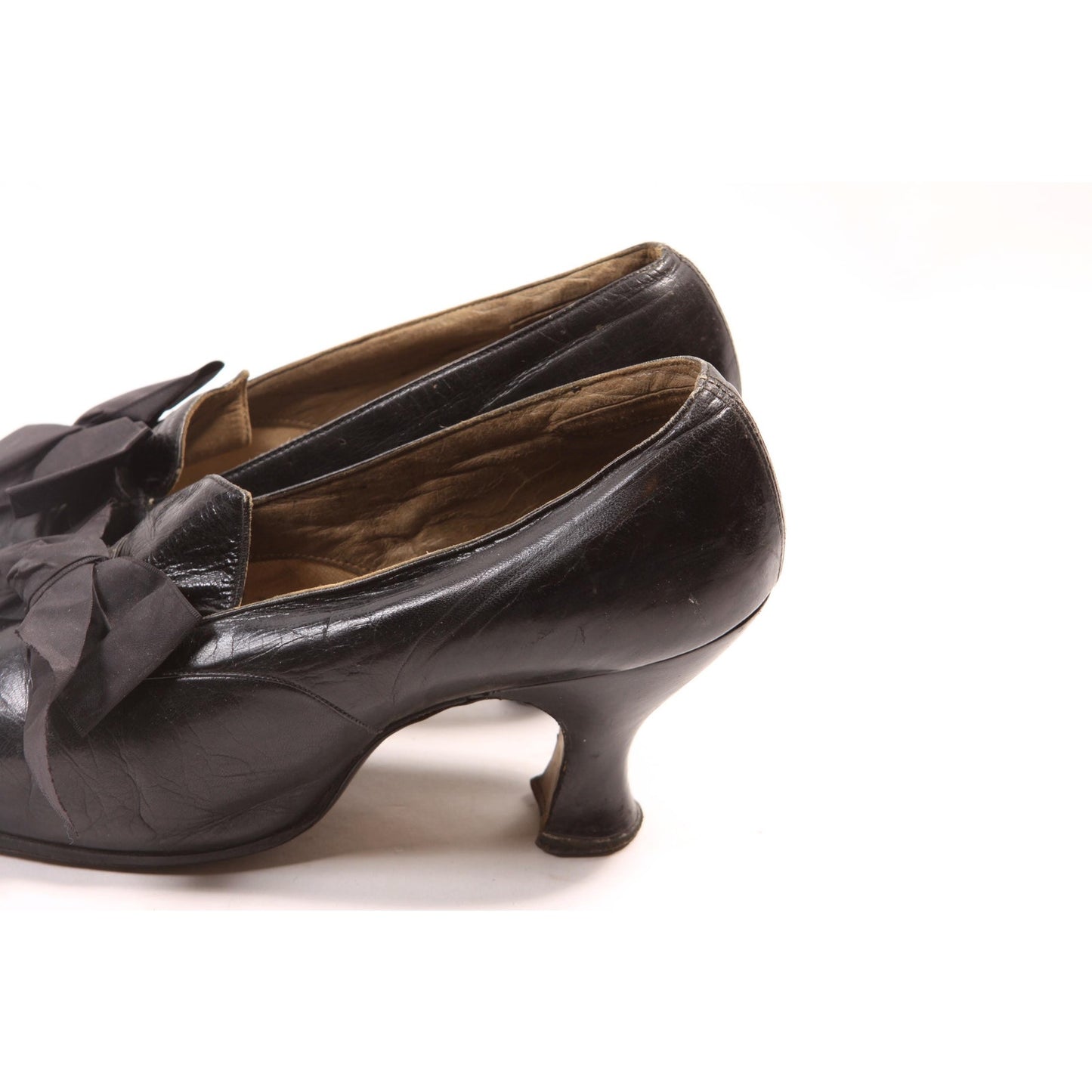 Antique 1910s Edwardian Black Pointed Toe Bow Detail Leather High Heel Pump Shoes by W & W Shoe Company Springfield MO