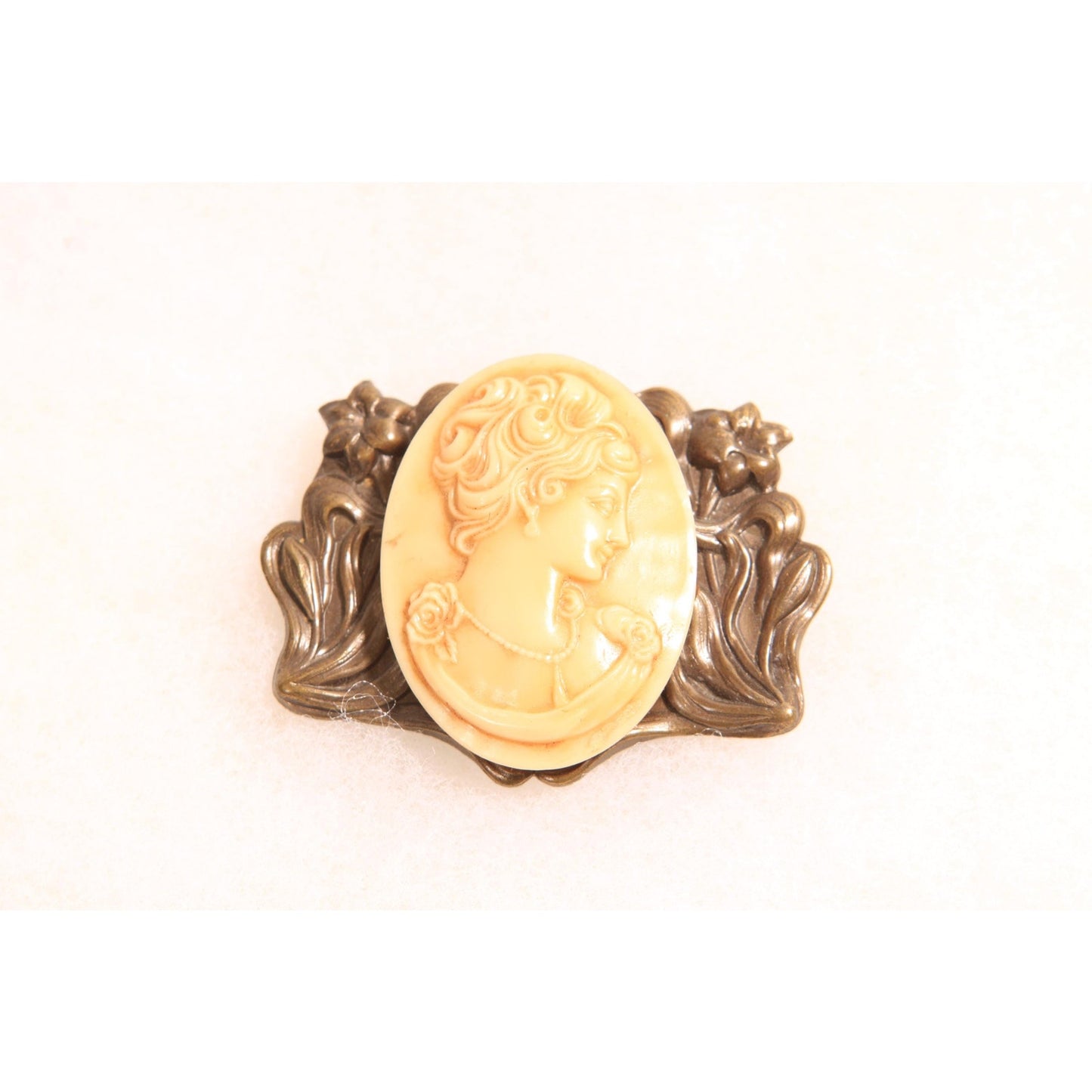 1930s Art Nouveau Floral Swirl Silver Tone Metal and Cream Cameo Brooch