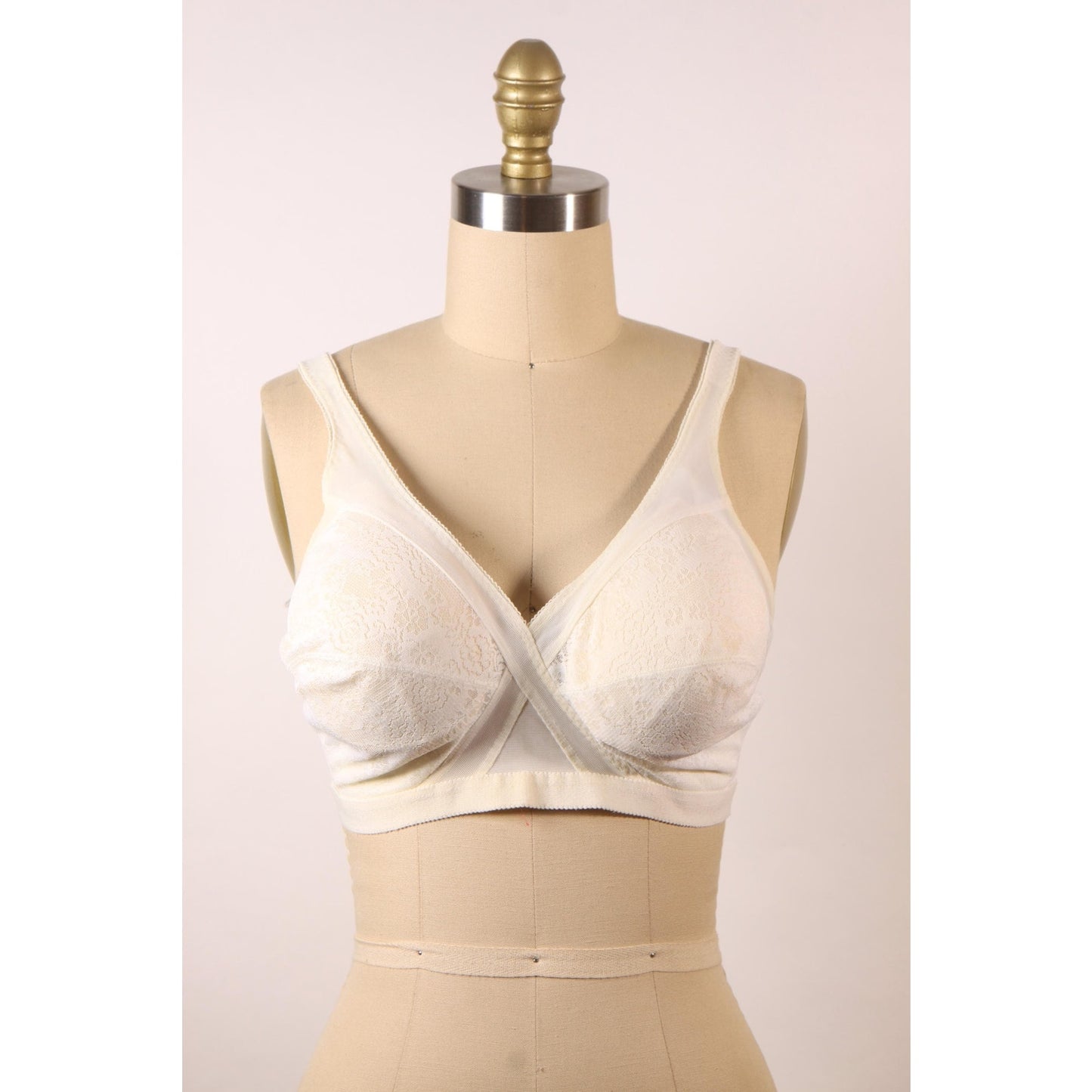 1970s Sheer Floral White Lace Light Padded Bra by Montgomery Ward-40C
