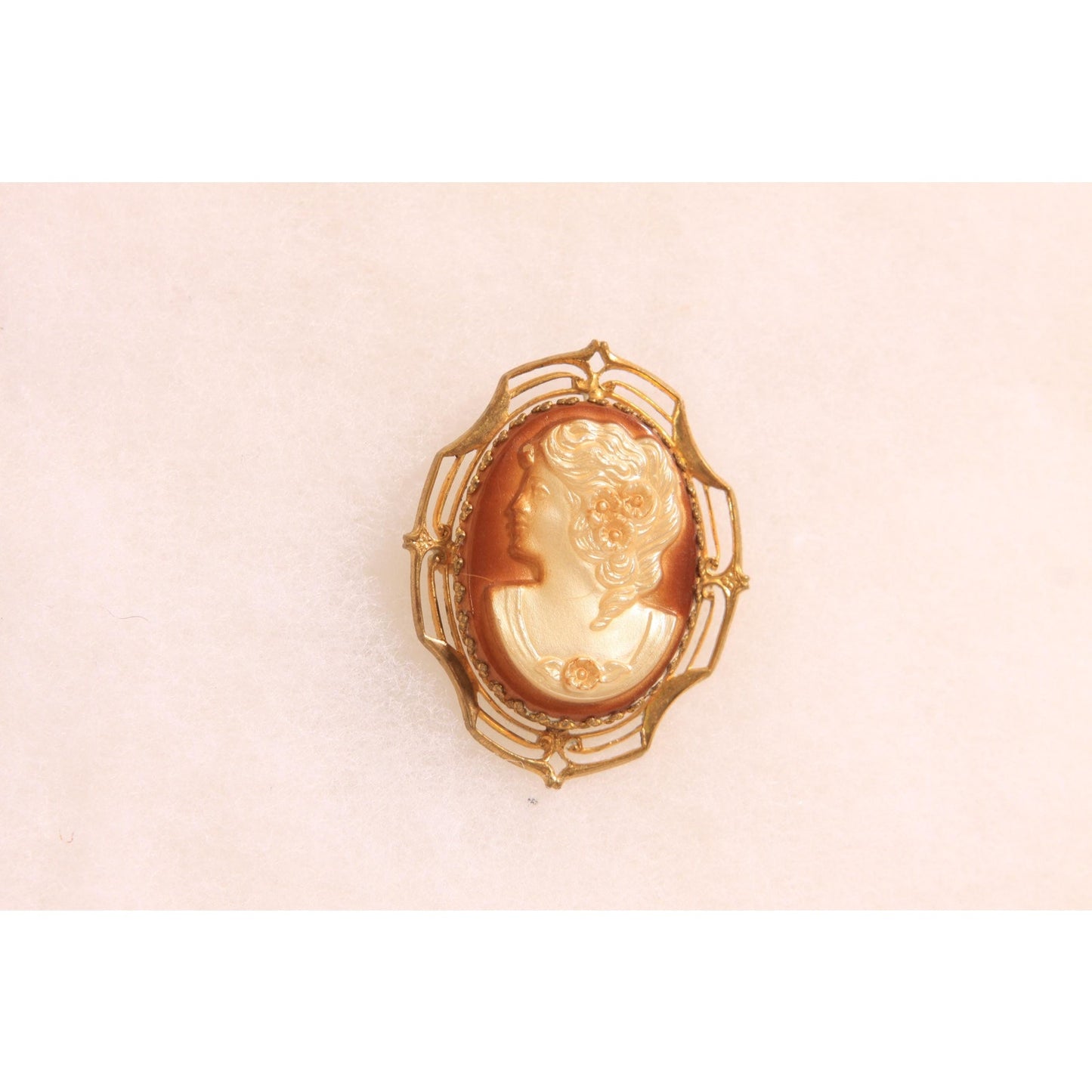 1930s 1940s Gold Tone Metal, Reddish Brown and Cream Cameo Brooch