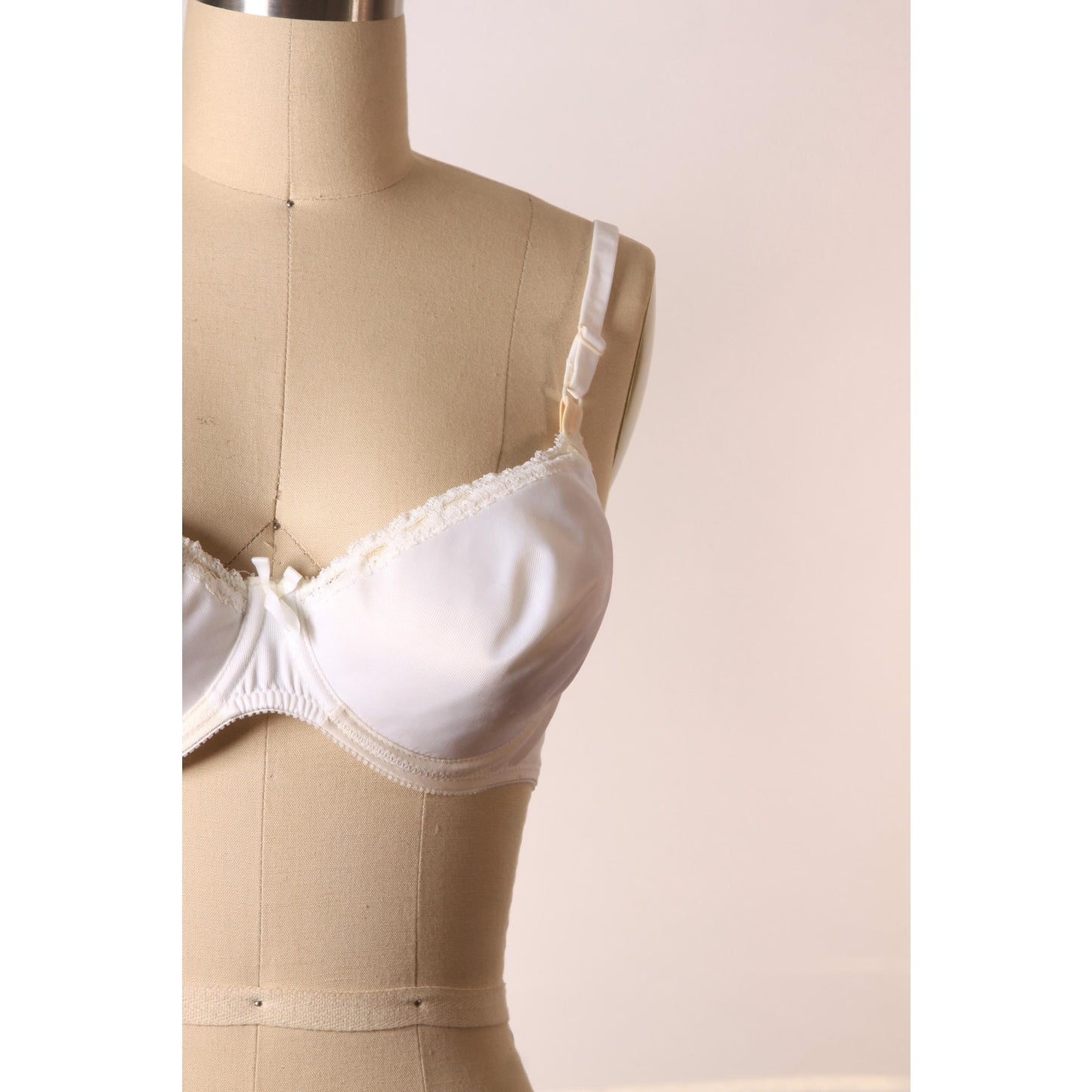 1970s White Sheer Lace Trim Bow Detail Bra