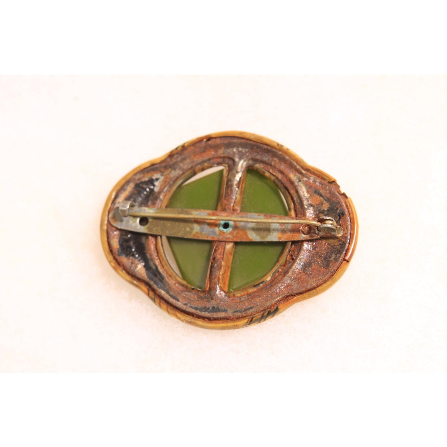 1930s Green and Yellow Rhinestone Art Deco Art Nouveau Rounded Bakelite and Plastic Swirl Brooch