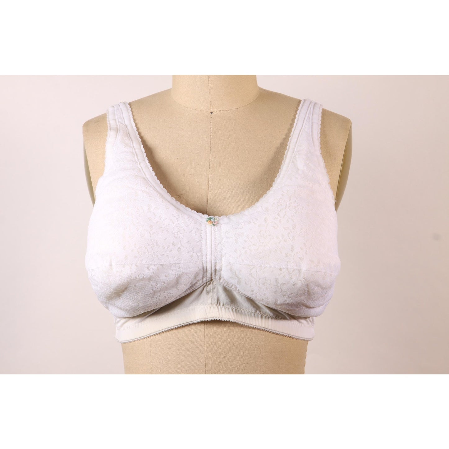 1970s White Light Padded Floral Lace Floral Detail Bra by Jodee Surgical-40C