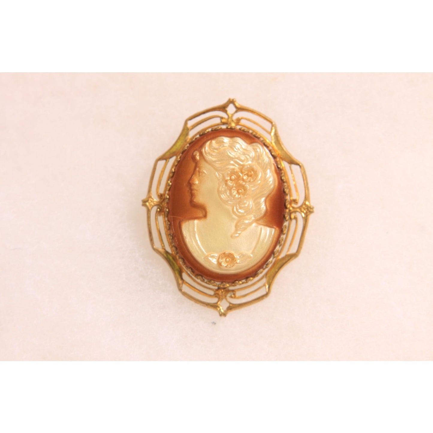 1930s 1940s Gold Tone Metal, Reddish Brown and Cream Cameo Brooch