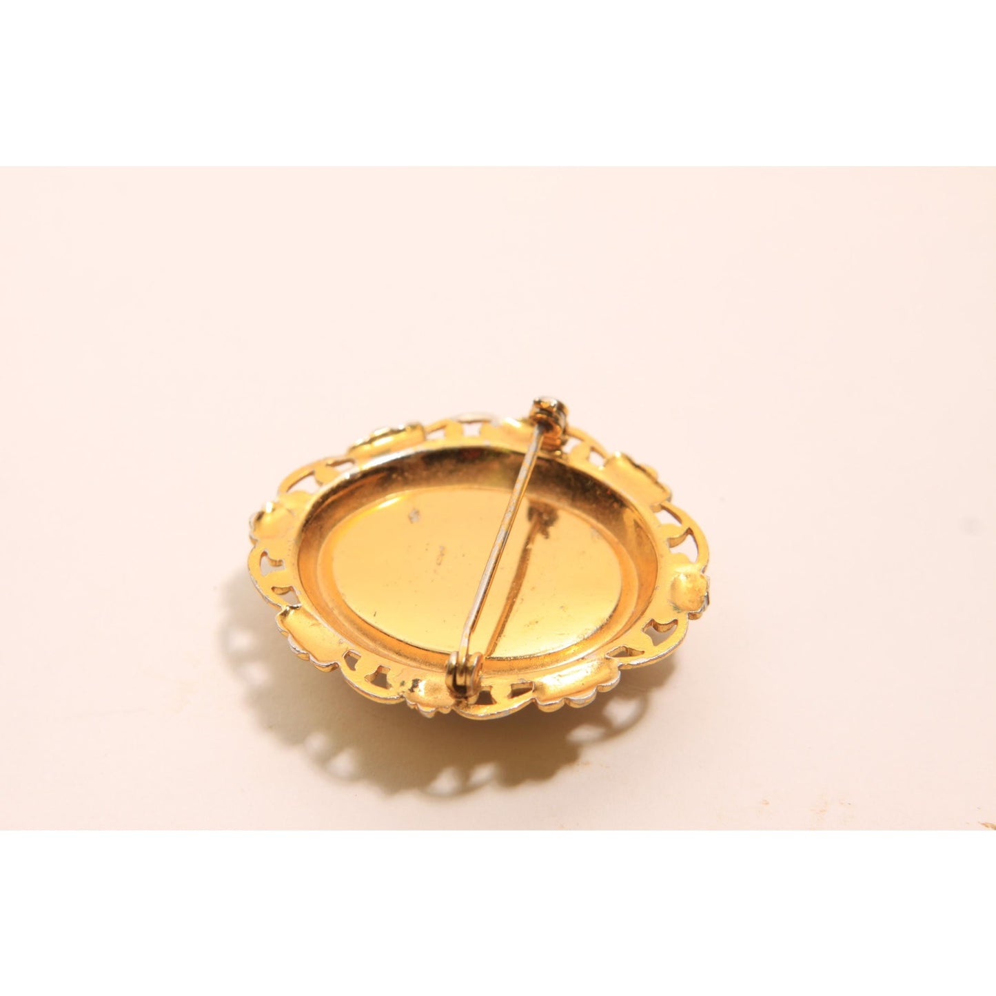 1950s 1960s Gold Tone Metal and Pink and Cream Cameo Brooch
