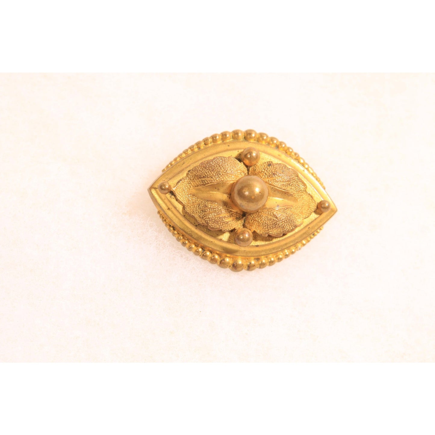 Antique Victorian 1800s Gold Tone Metal Oval Brooch