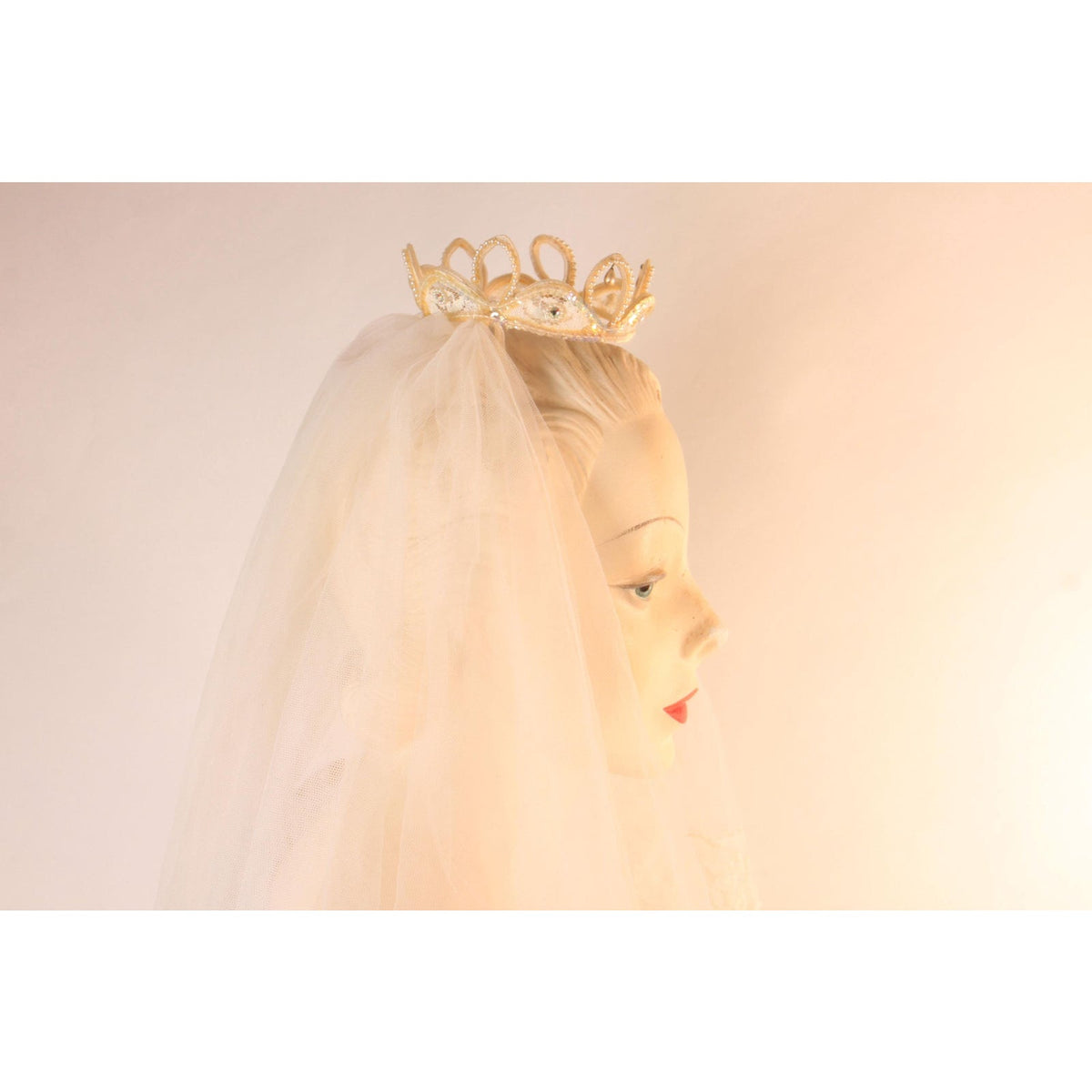 1940s 1950s White and Cream Small Crown Shaped Tiara Wedding Veil Hat