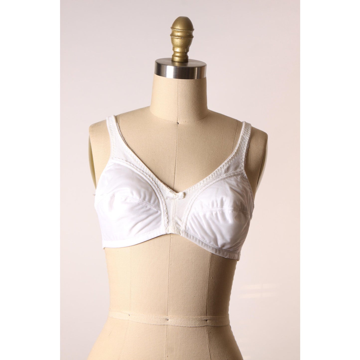 1970s White Light Padded Cup Bow Detail Bra by Sears-38A