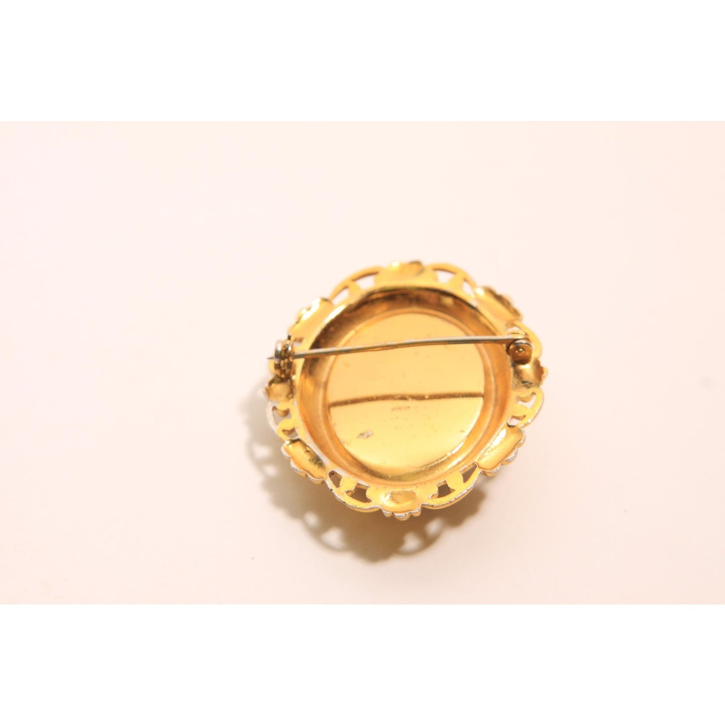 1950s 1960s Gold Tone Metal and Pink and Cream Cameo Brooch