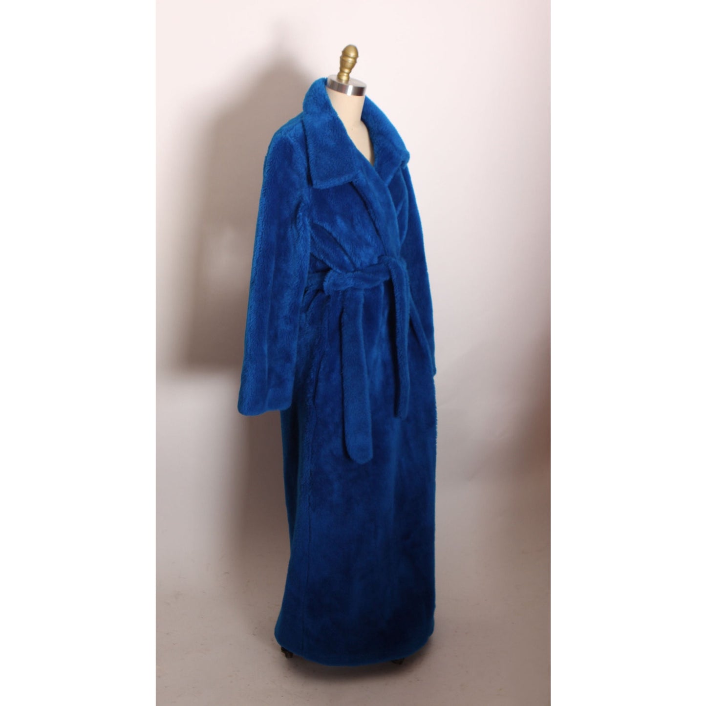 1970s Blue Fuzzy Faux Fur Look Long Sleeve Full Length Robe -M-L