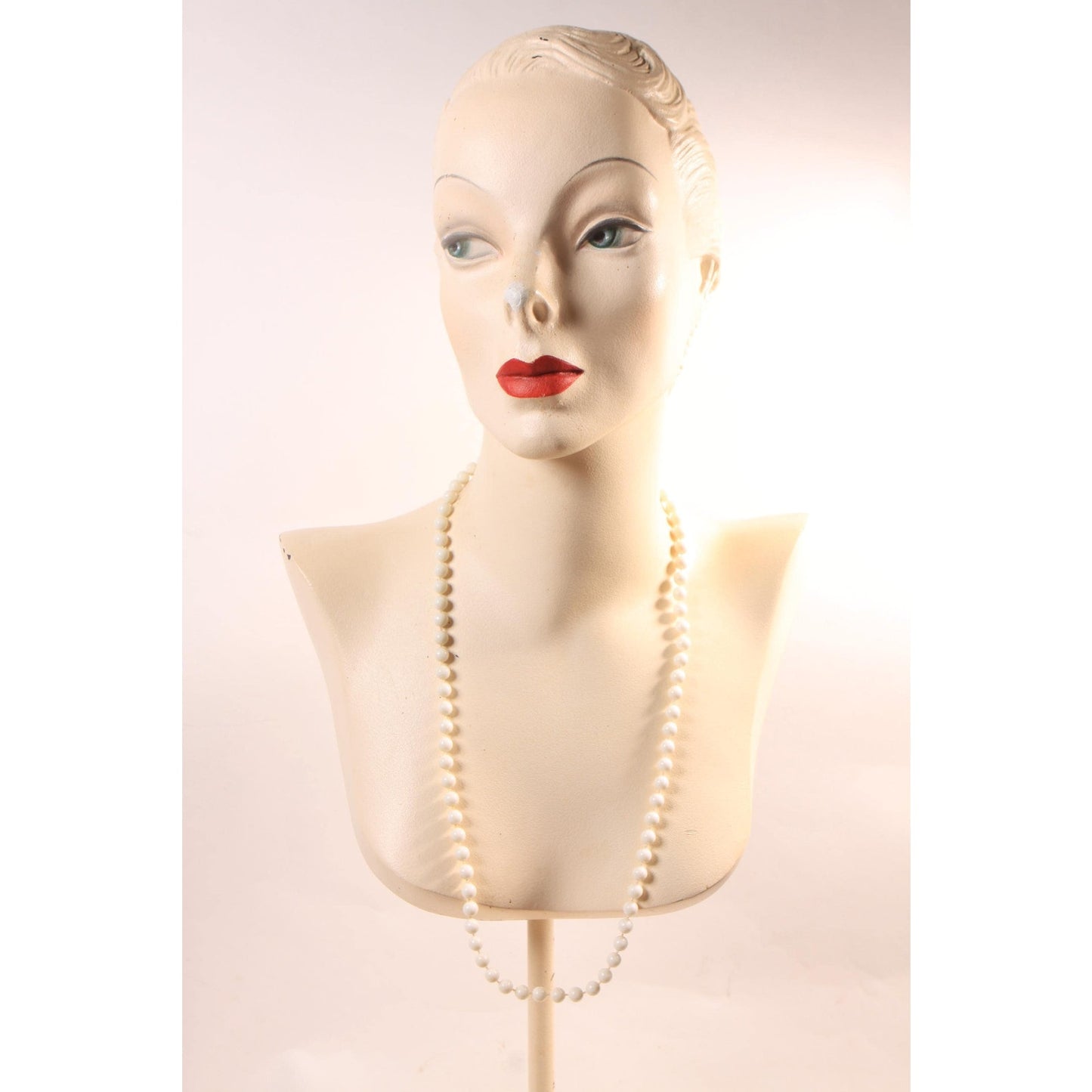 1960s 1970s White Plastic Beaded Single Strand Necklace by Hong Kong