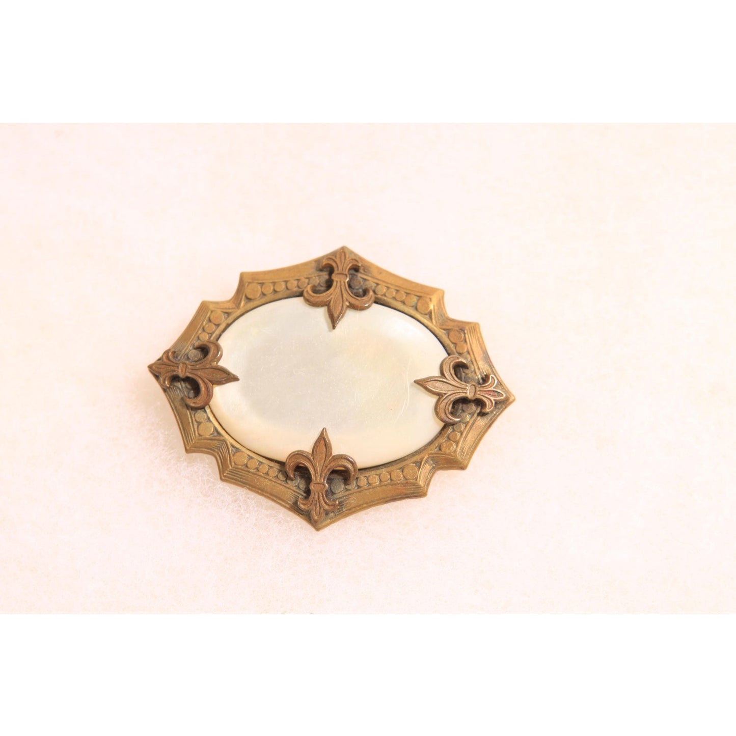 Antique 1800s Victorian Mother of Pearl and Gold Tone Metal Fleur-de-lis Brooch