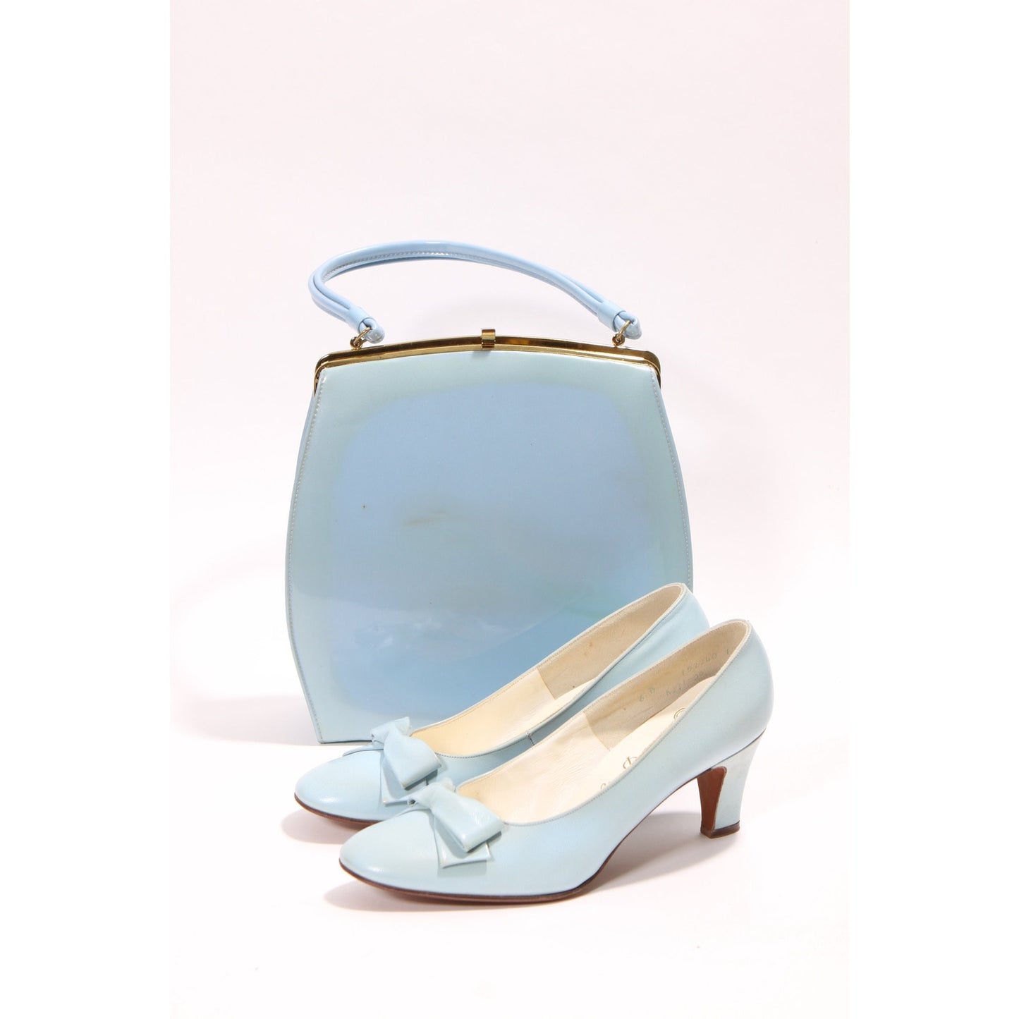1950s Light Blue Bow Detail High Heel Pumps with Matching Top Handle Handbag Purse