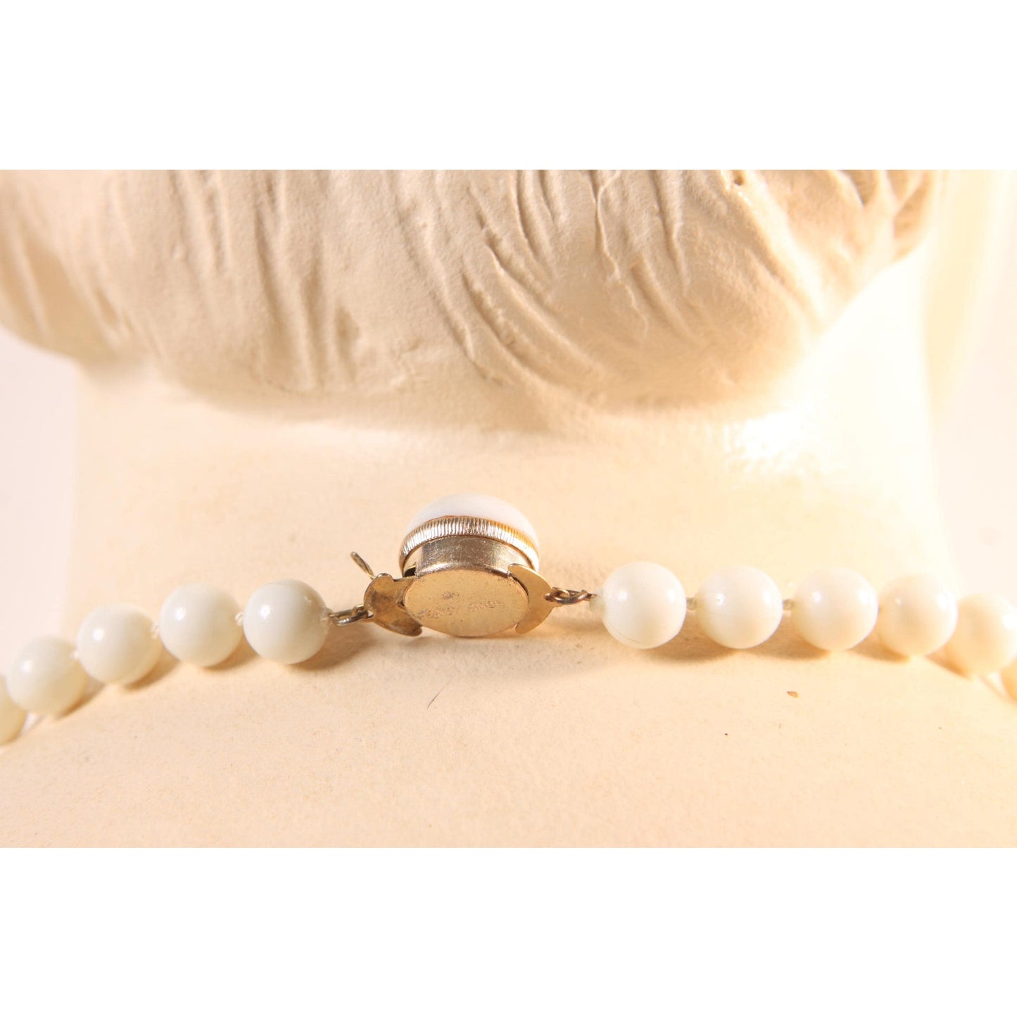 1960s 1970s White Plastic Beaded Single Strand Necklace by Hong Kong