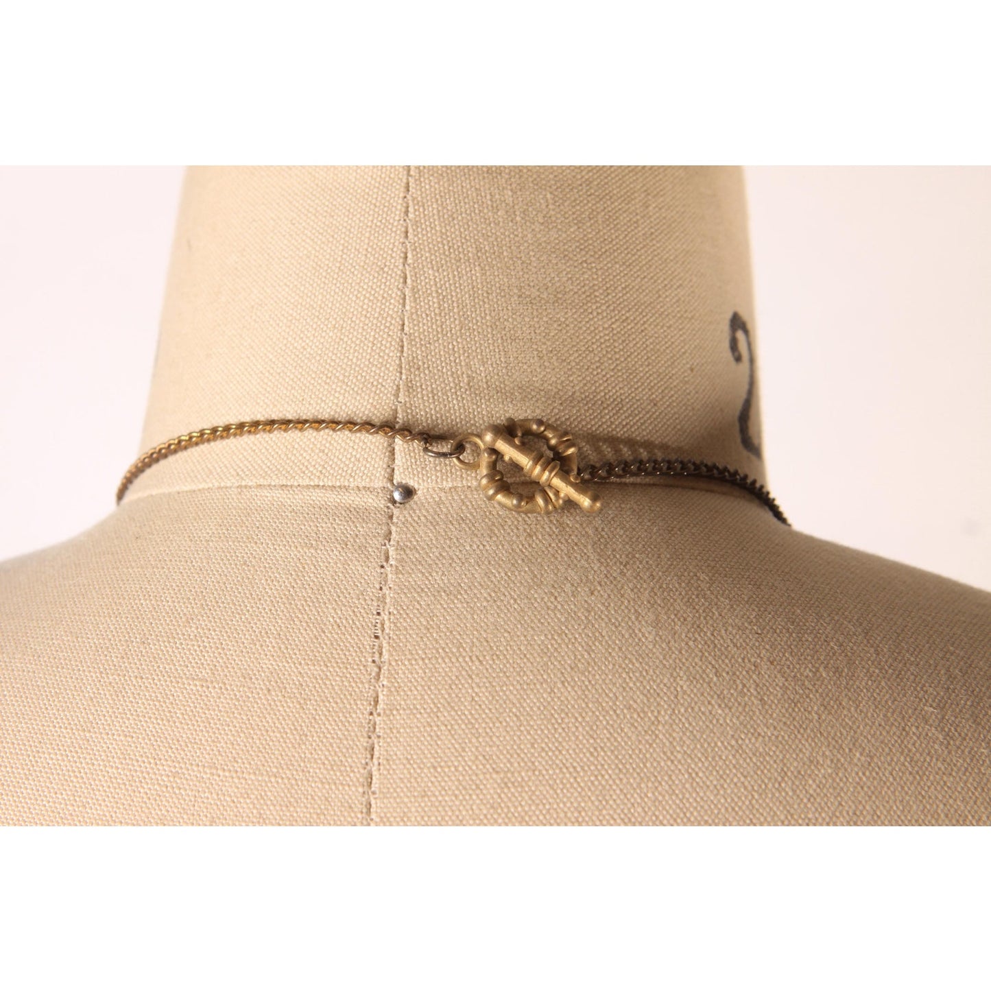 1970s Gold Tone Metal Beaded Leaf Pendant Necklace