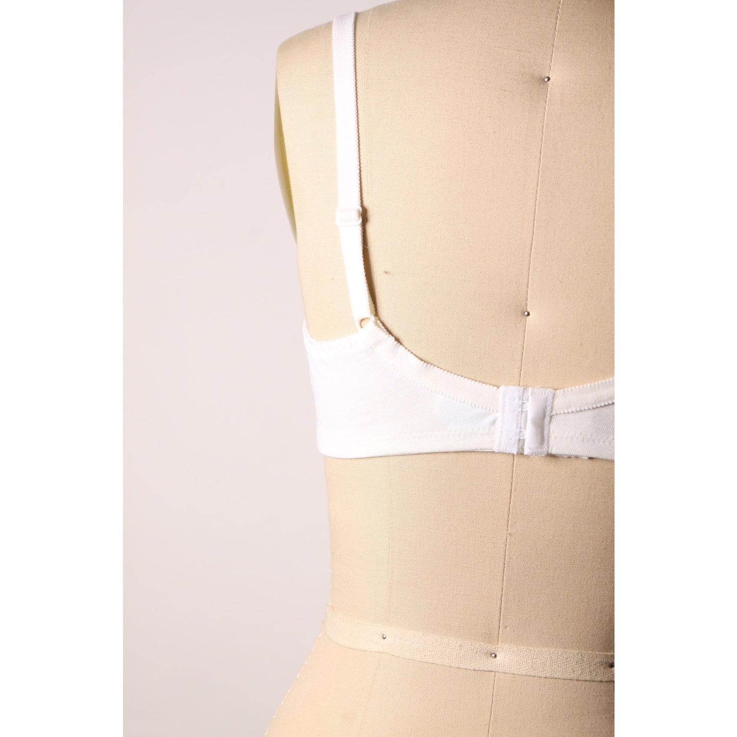 1970s White Light Padded Cup Bow Detail Bra by Sears-38A