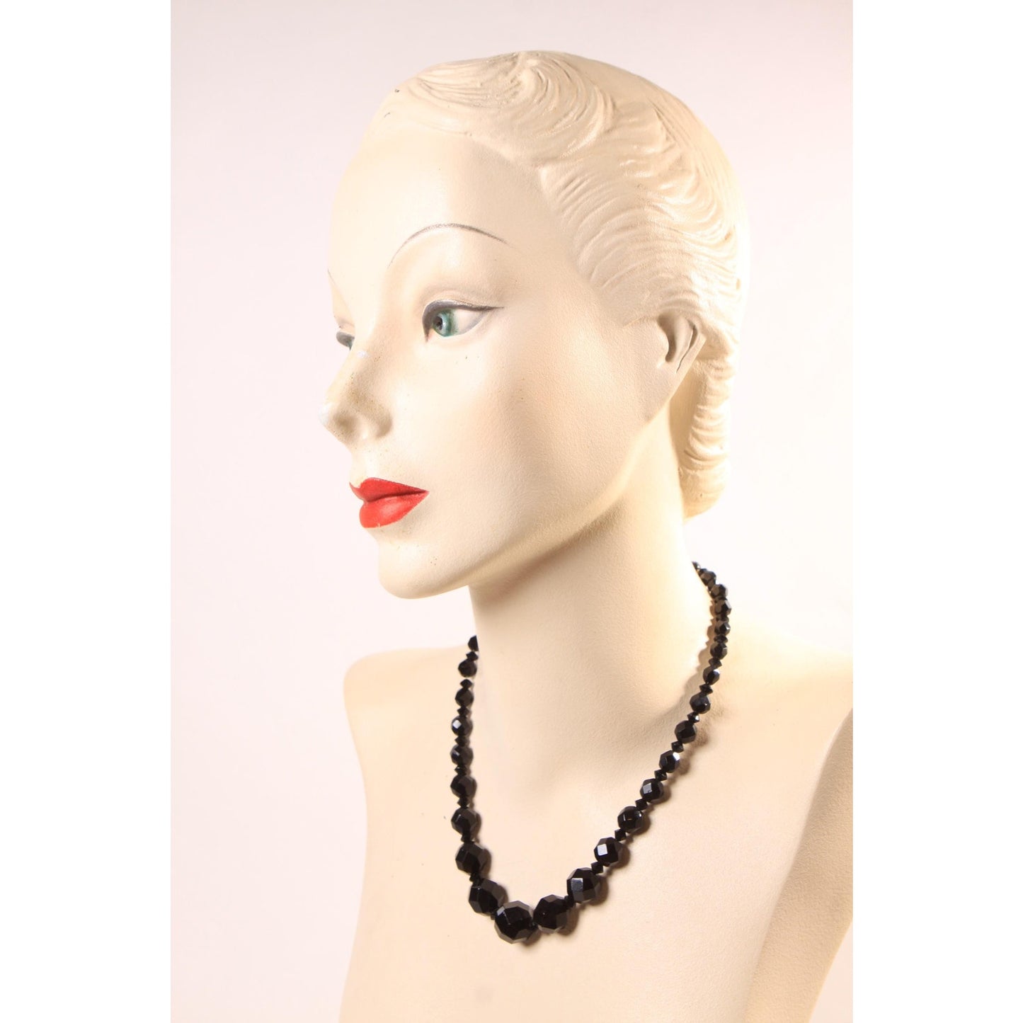 1950s 1960s Black Glass Faceted Beaded Graduated Necklace